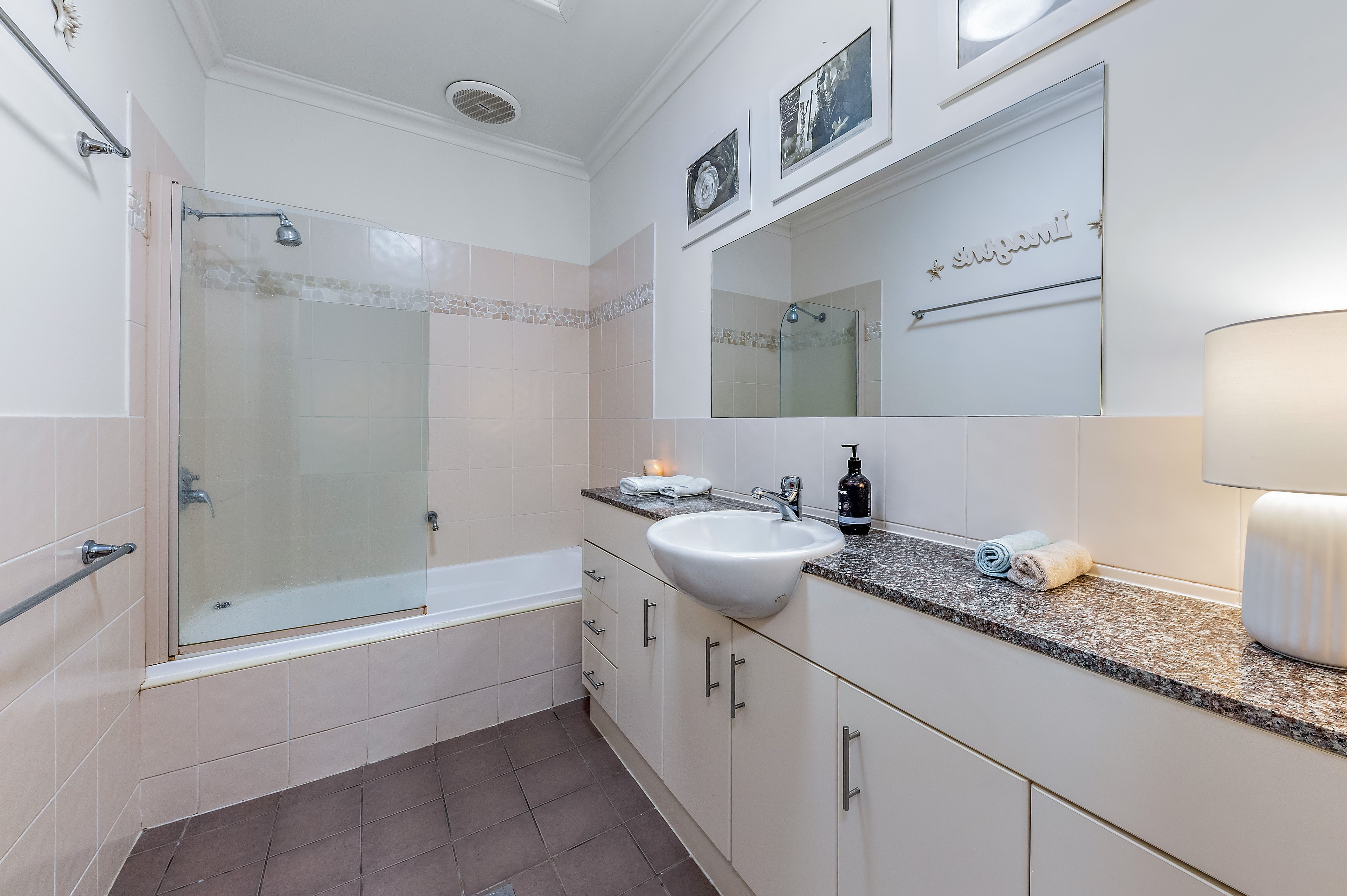 2/21 Shute Harbour Road — photo 13 of 20