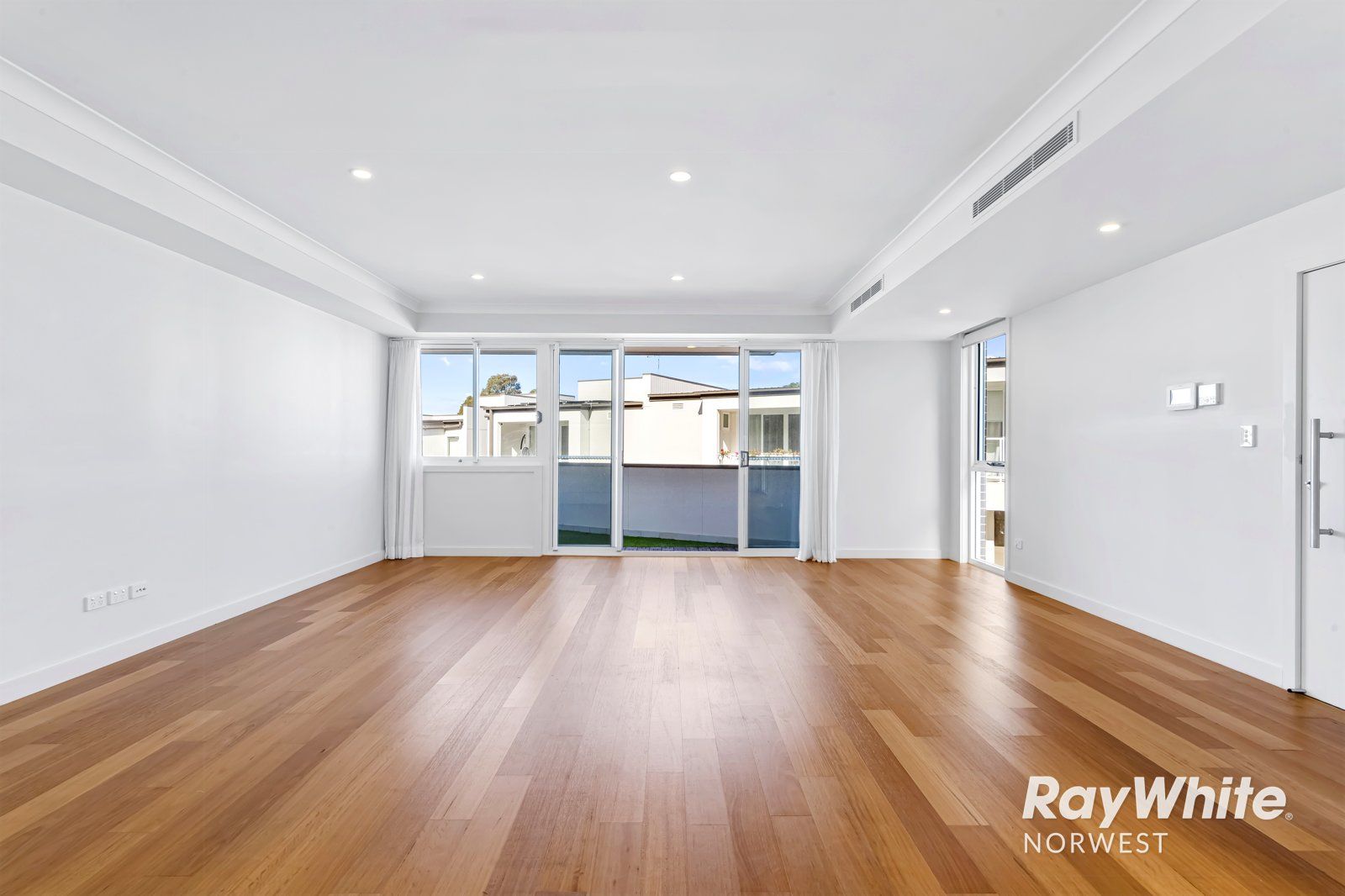 16 Chloe Circuit, NORWEST, NSW 2153