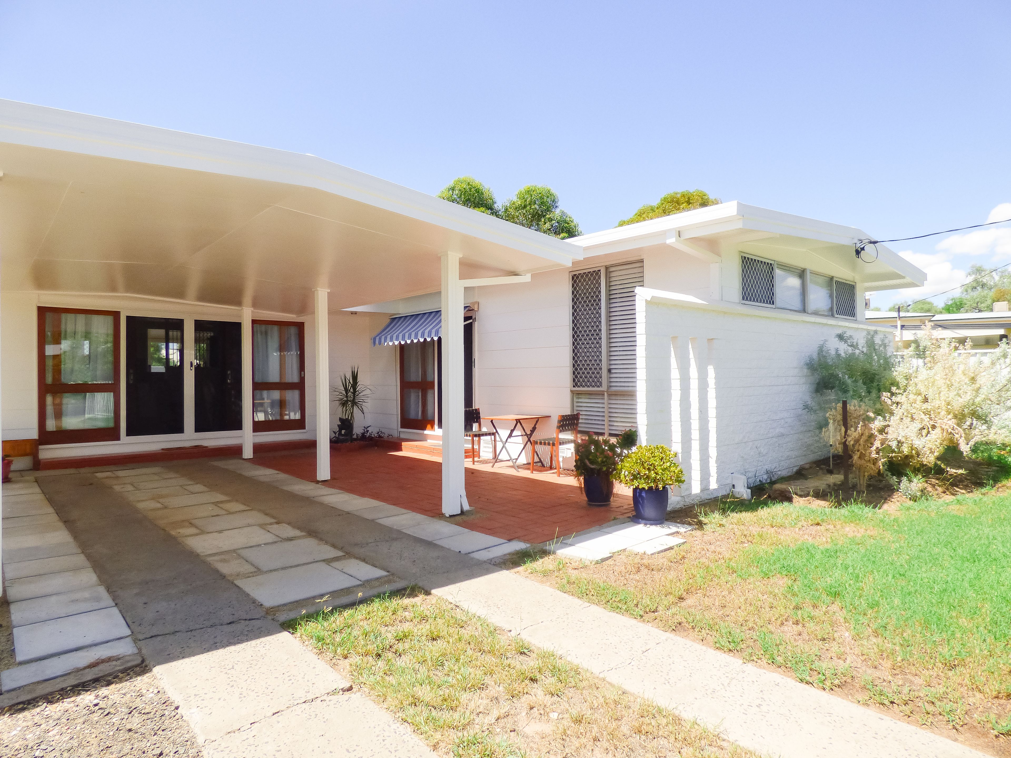 8 Nightingale Street, Roma QLD 4455