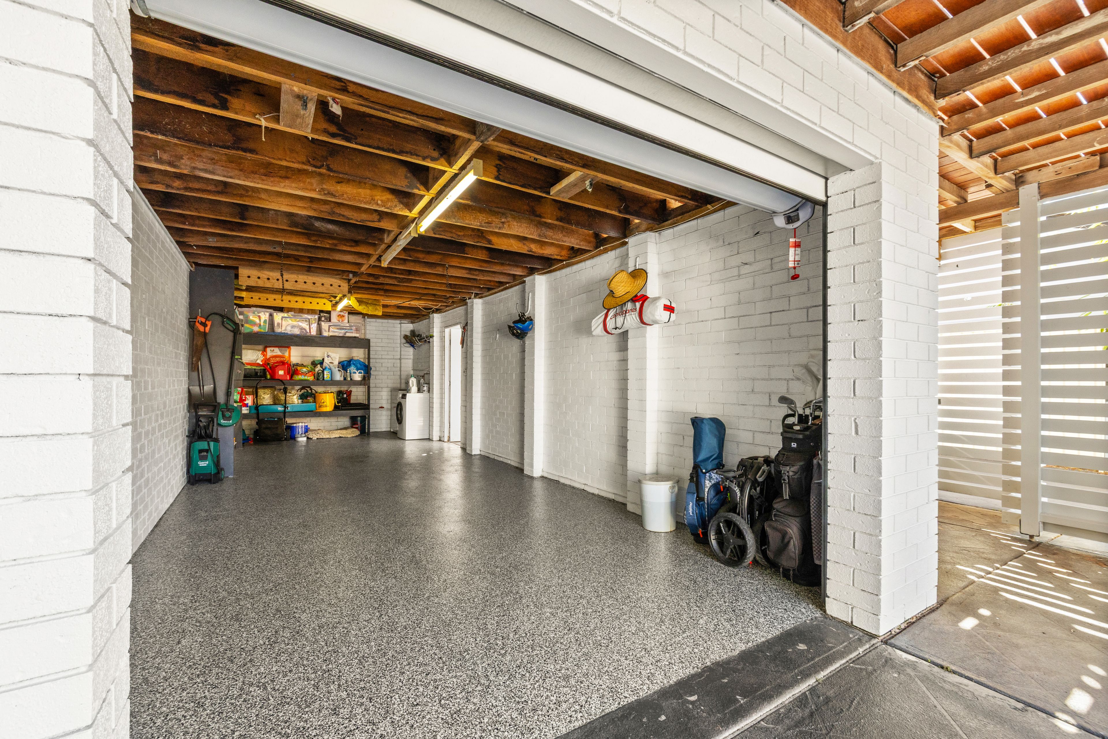 84 Delia Avenue — photo 16 of 20