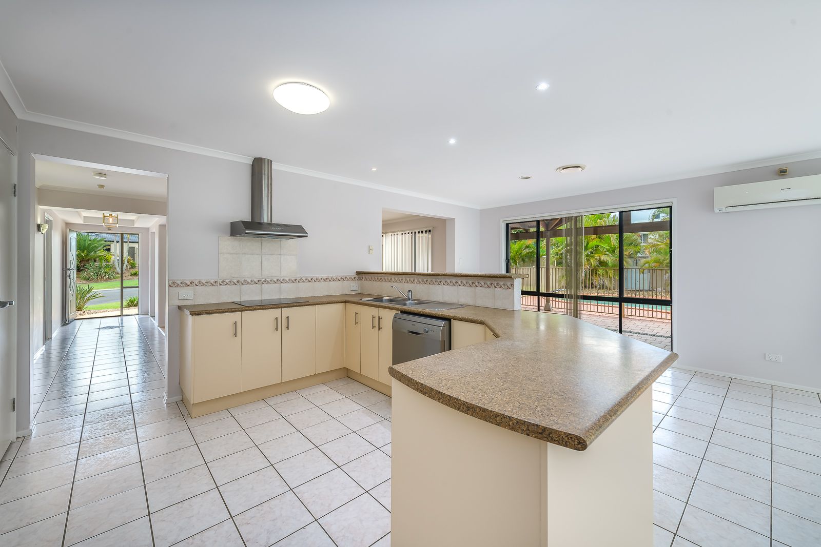 2 Deal Cove, Arundel, QLD 4214
