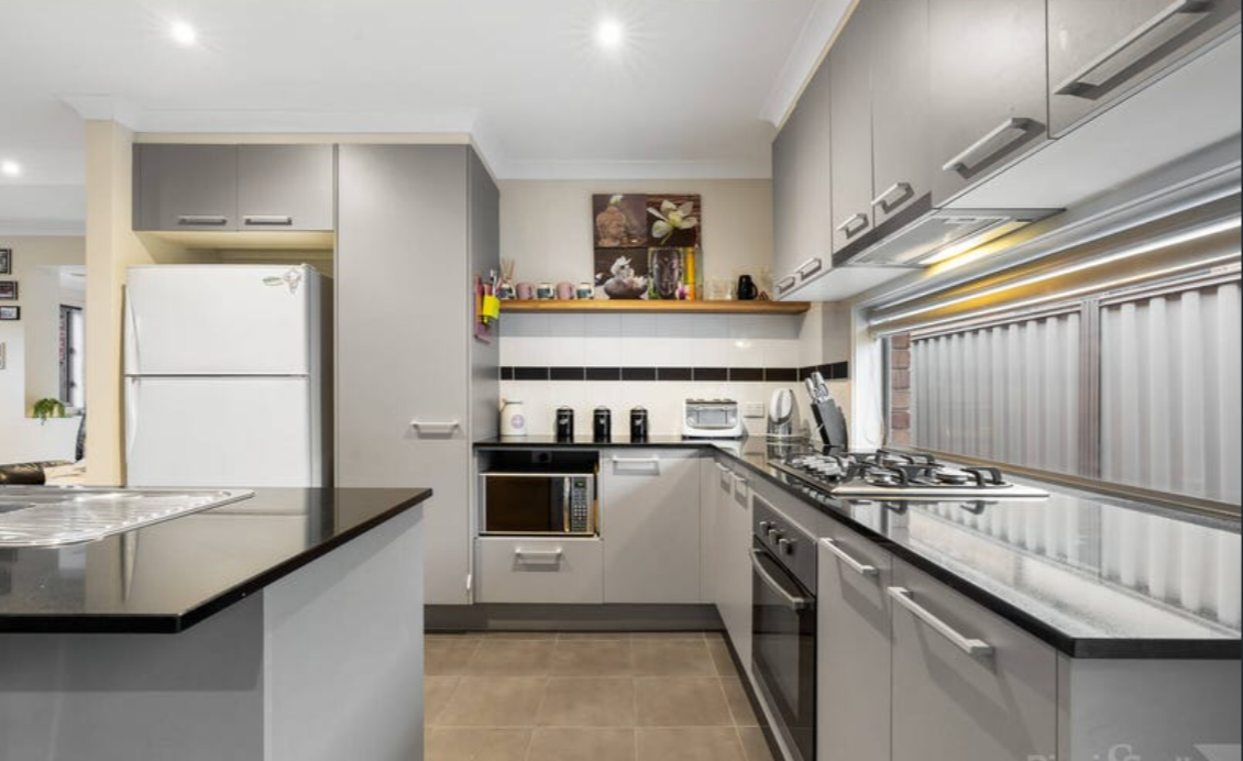 82 Henry Road, Pakenham, VIC 3810