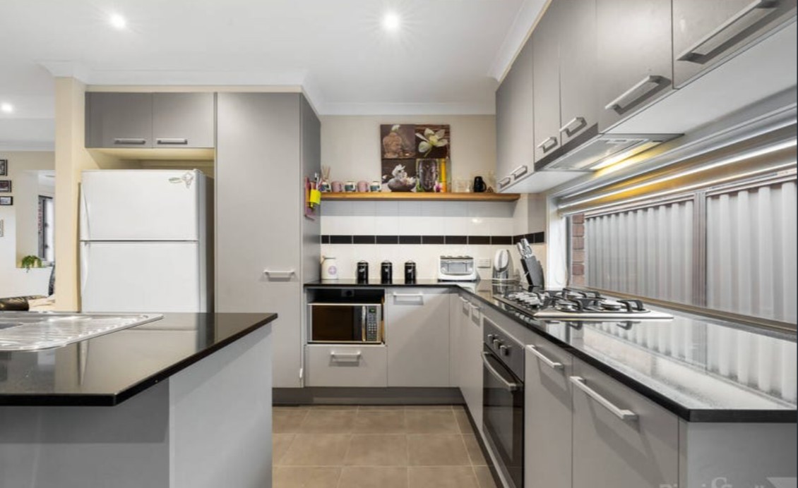 82 Henry Road, Pakenham, VIC 3810