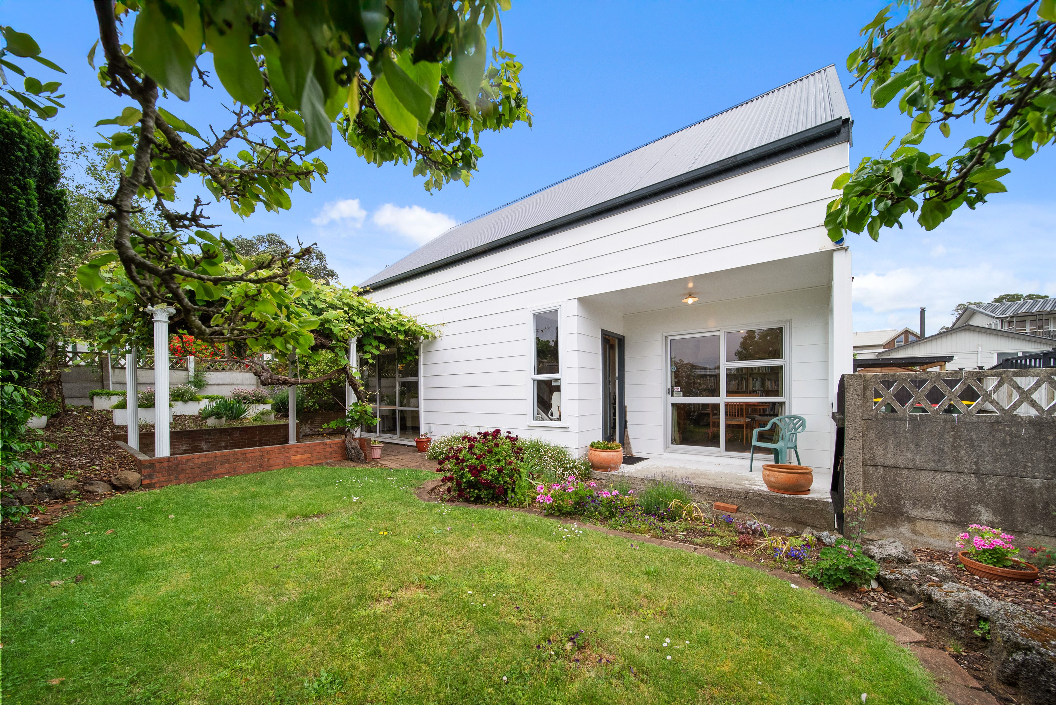 19A Ridgemount Rise, Mangere Bridge, Manukau City