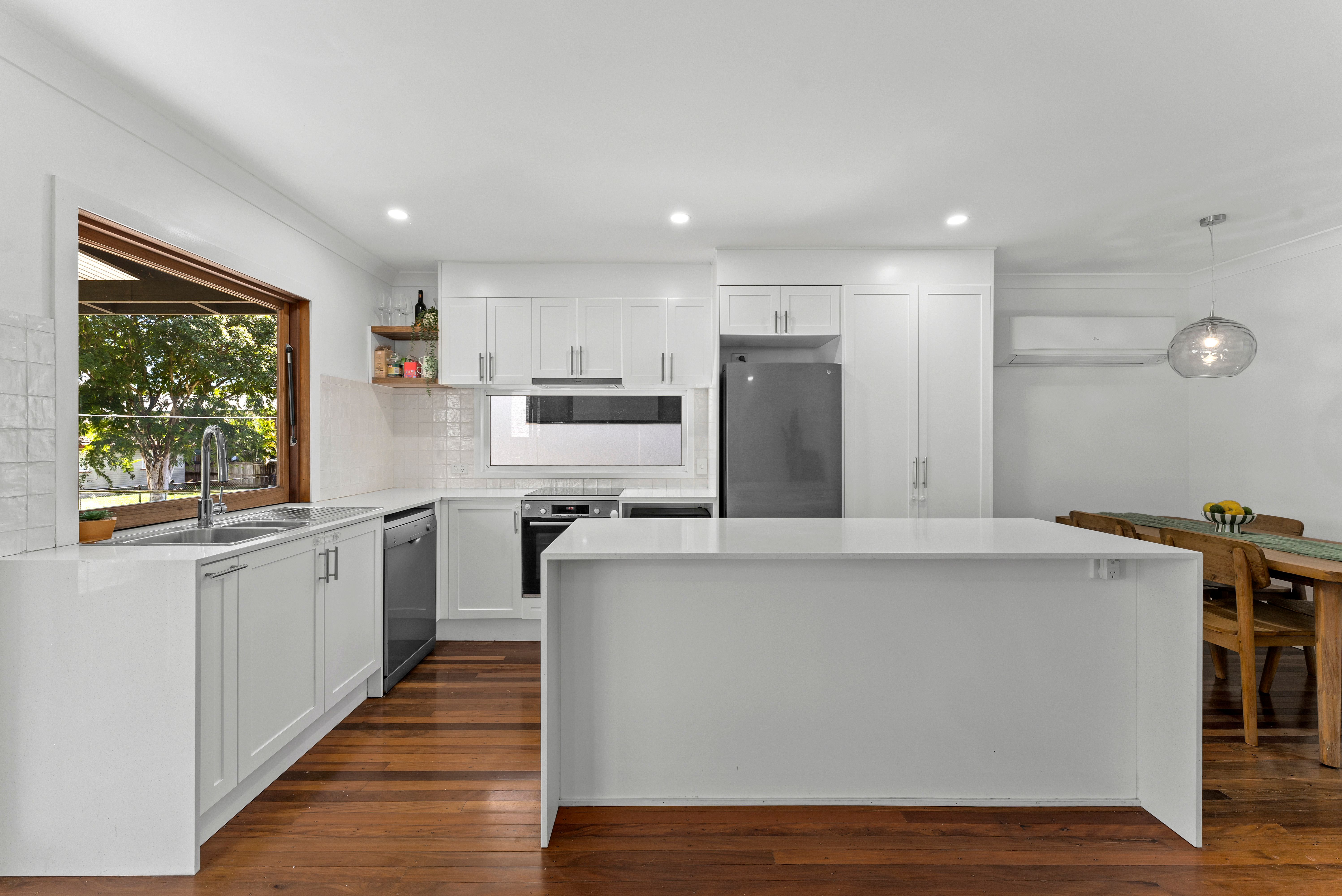 58 Vivian Street — photo 2 of 22