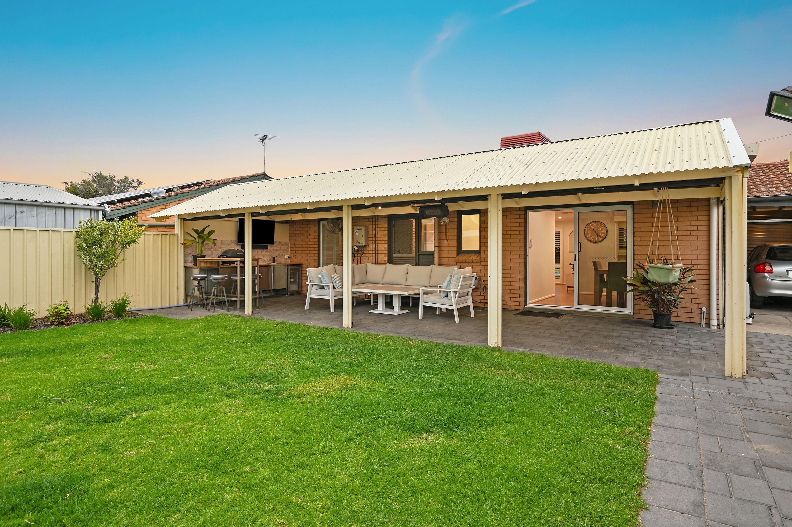 2 Jena Close — photo 20 of 25