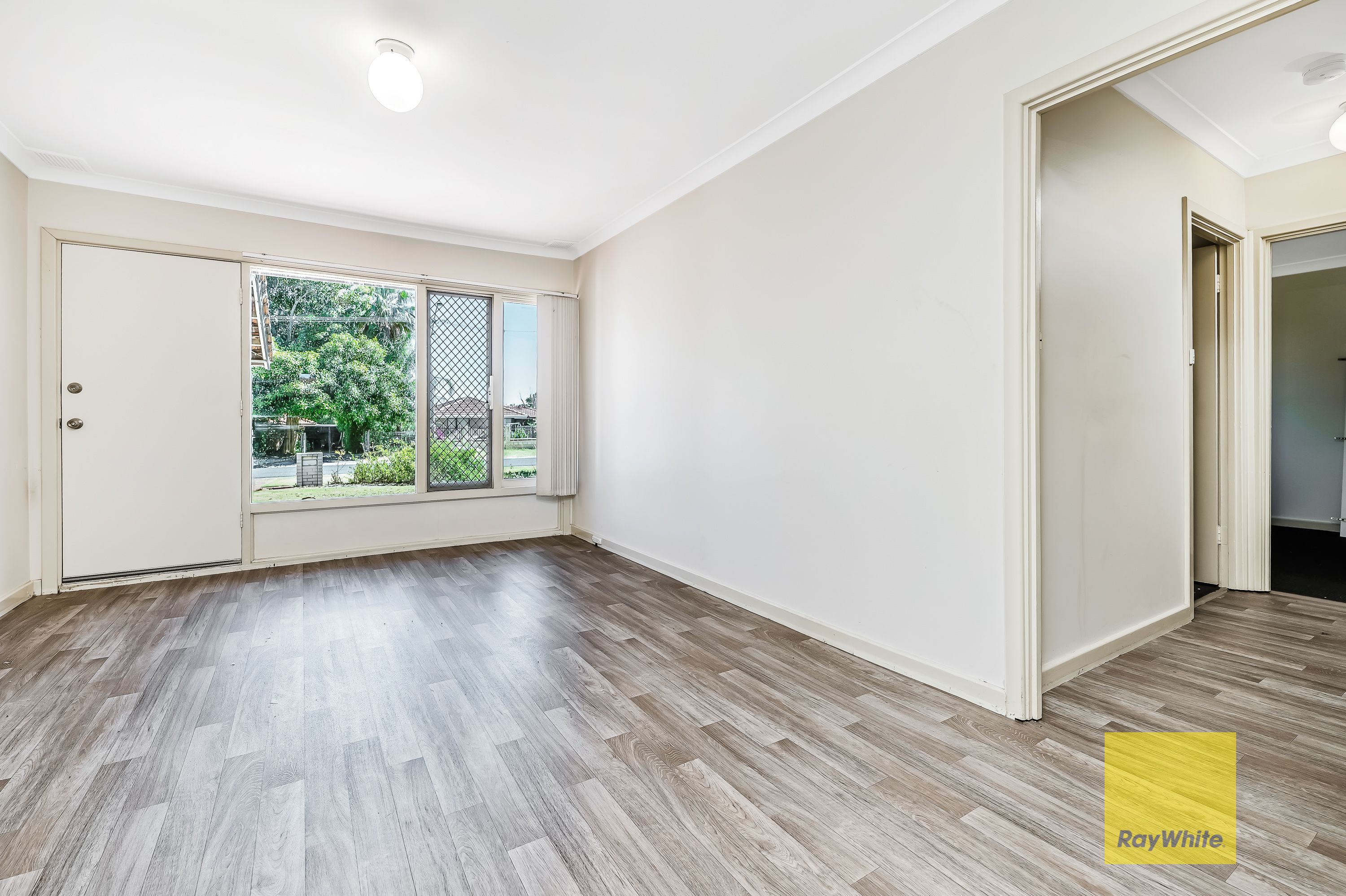 6D Connell Way, Girrawheen, WA 6064