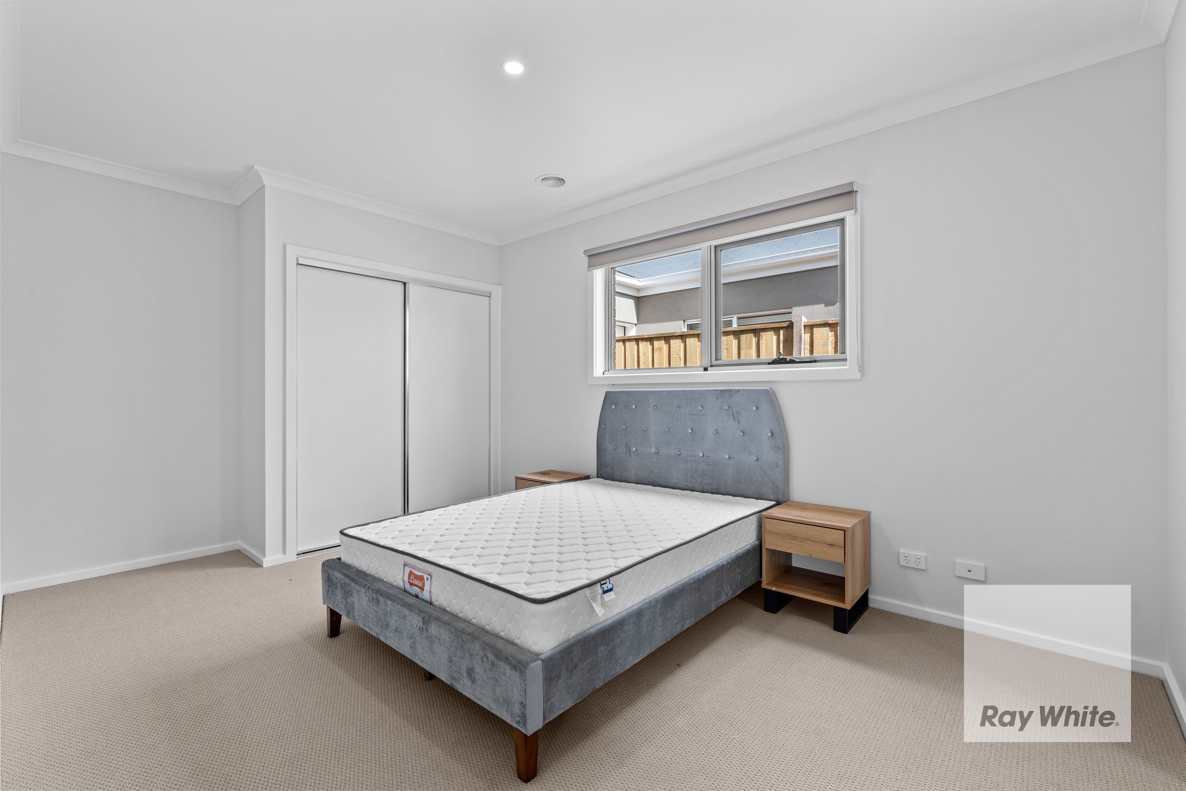 95 Whiteside Street — photo 4 of 12