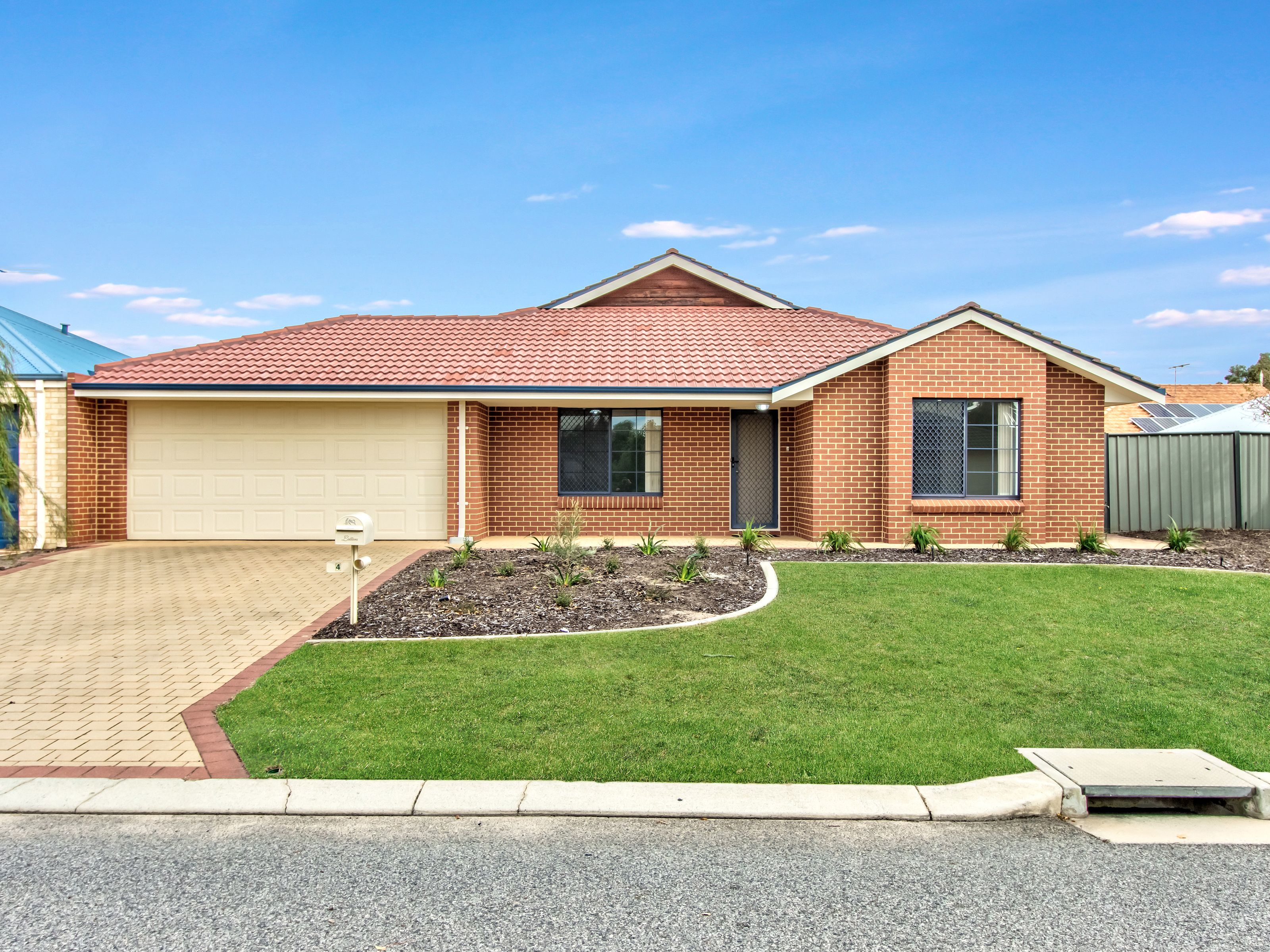 4 Oxenholme Way, Waikiki, WA 6169