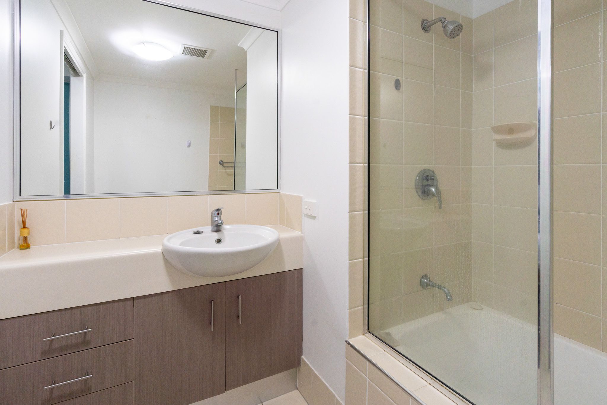 19/110-118 Moore Street — photo 13 of 18