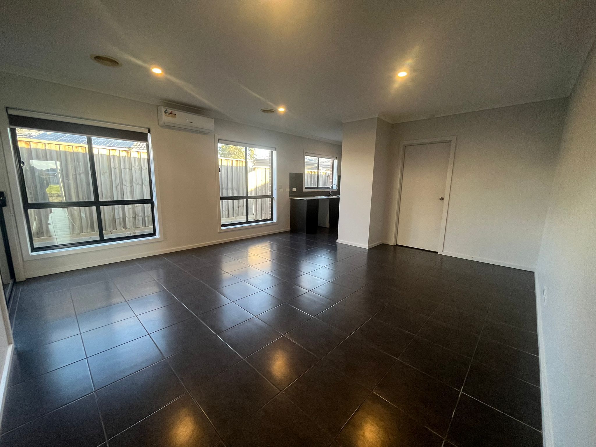 18 Harker Esplanade — photo 6 of 14