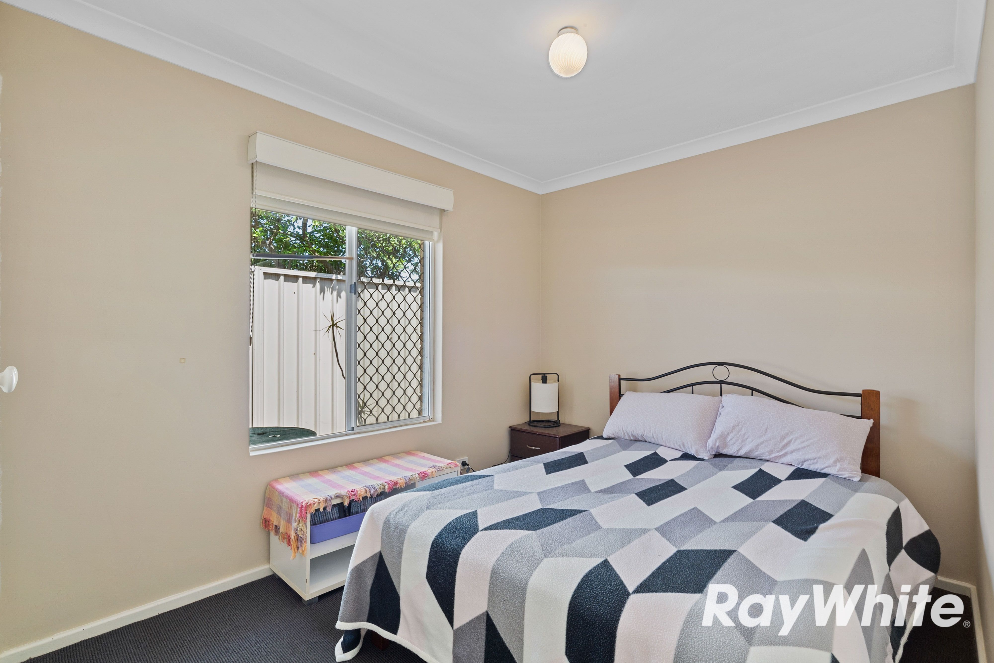 14 Moreton Crescent — photo 11 of 17