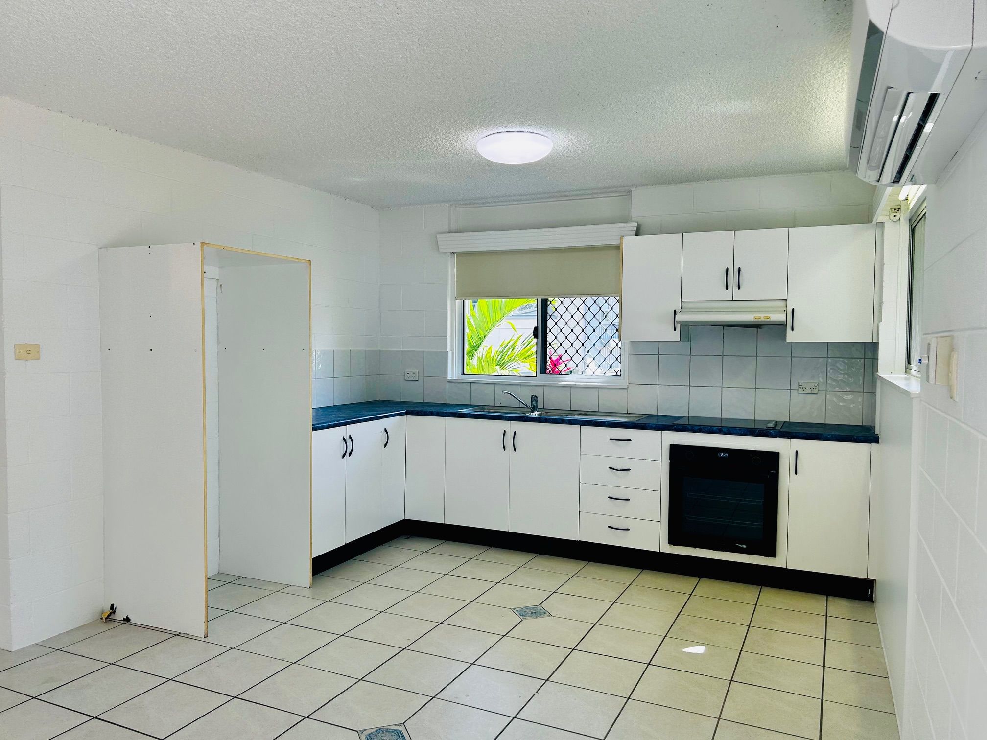 1/98 The Strand, North Ward, QLD 4810