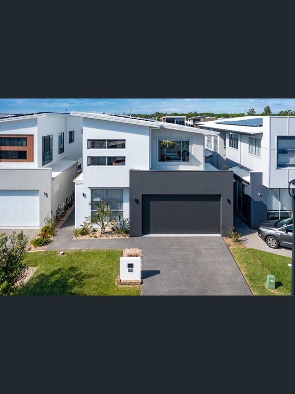 15 Santa Monica Boulevard, Hope Island, QLD 4212