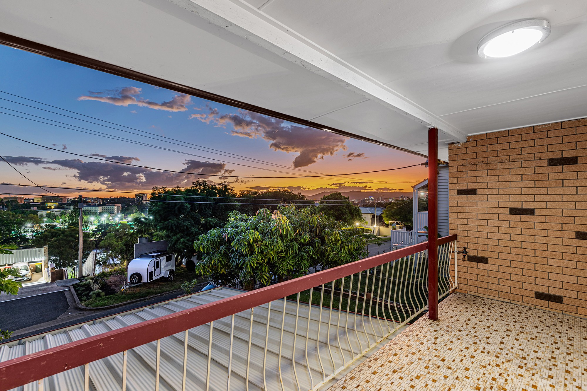 18 Rosecliffe Street, Highgate Hill, QLD 4101