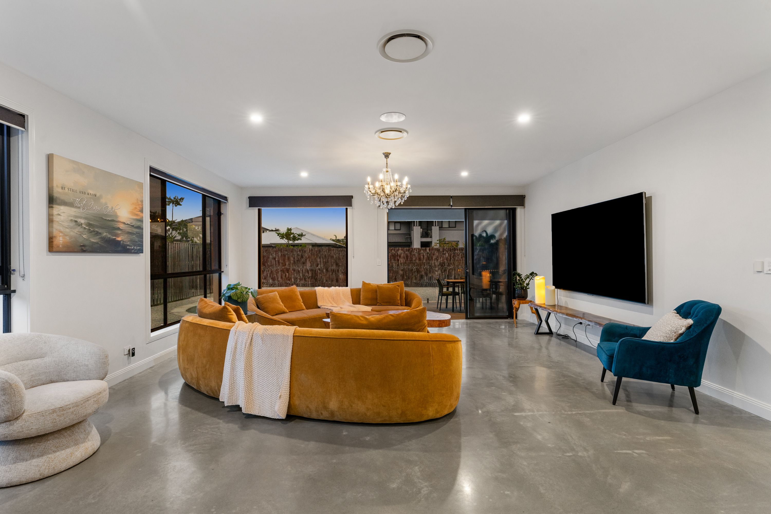 23 Mebbin Street — photo 9 of 30