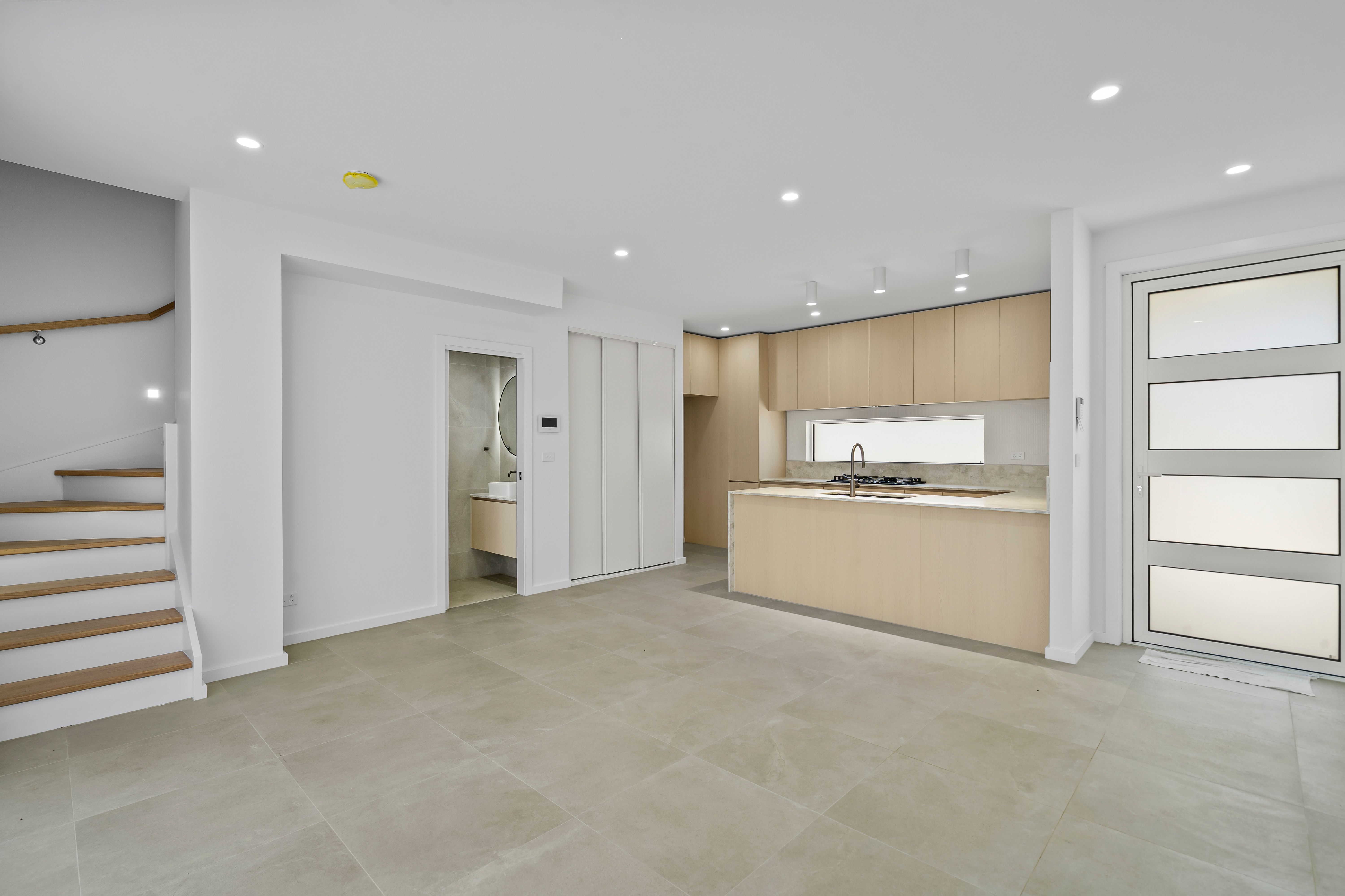 1-4/150 Somerset Road — photo 4 of 11