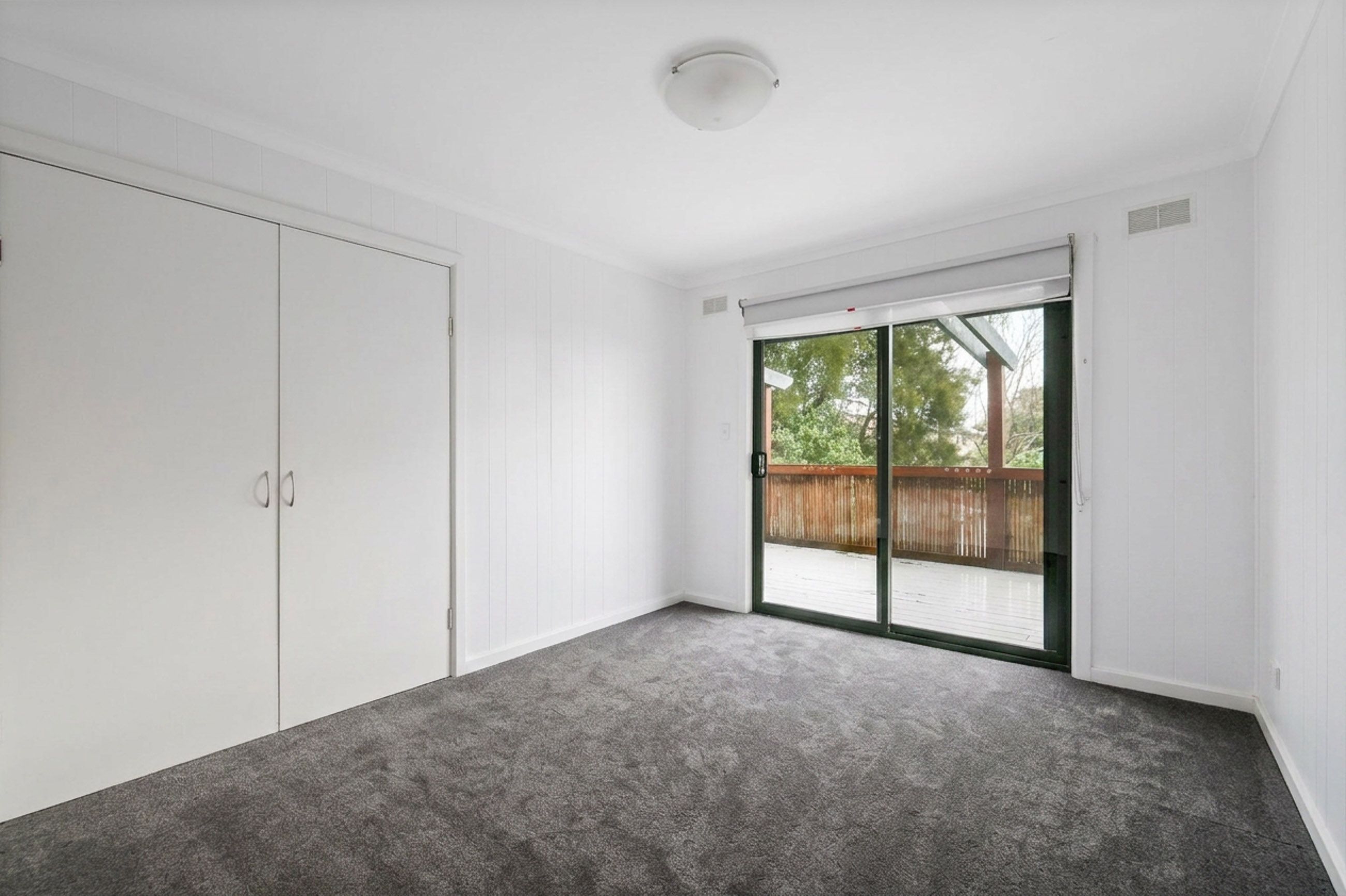 52 Tampa Road — photo 12 of 13