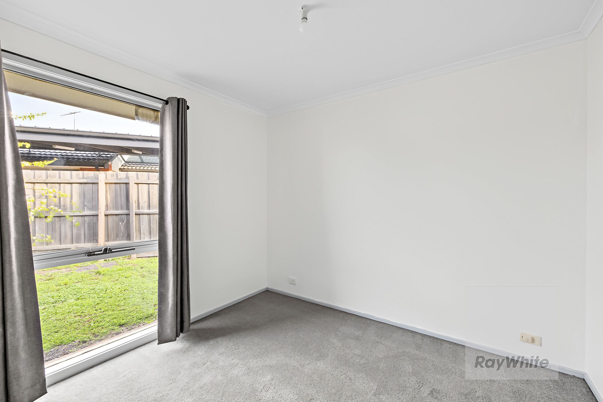 27 Halter Crescent — photo 10 of 14