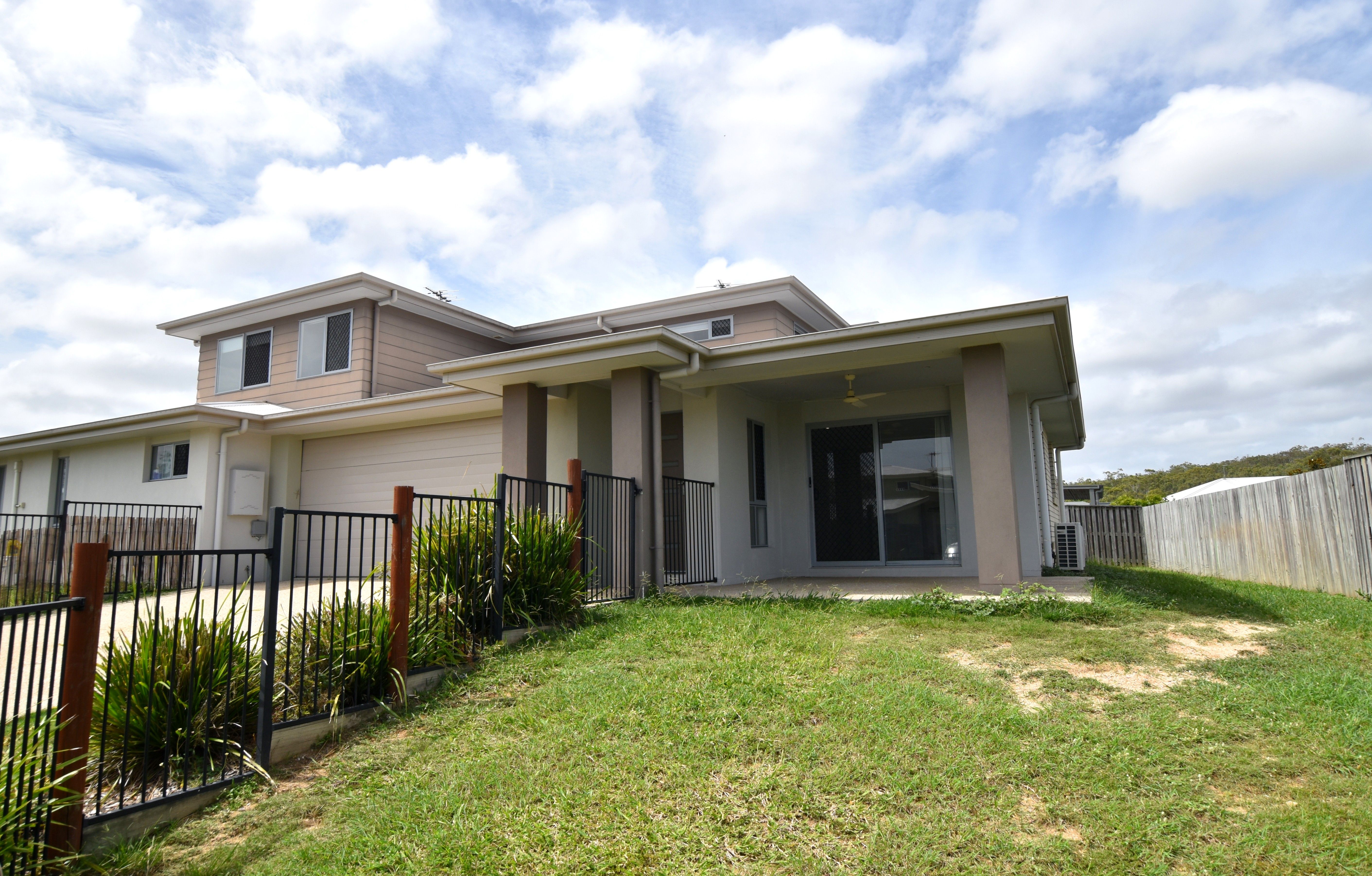 2/1 Amber Street, Kirkwood, QLD 4680