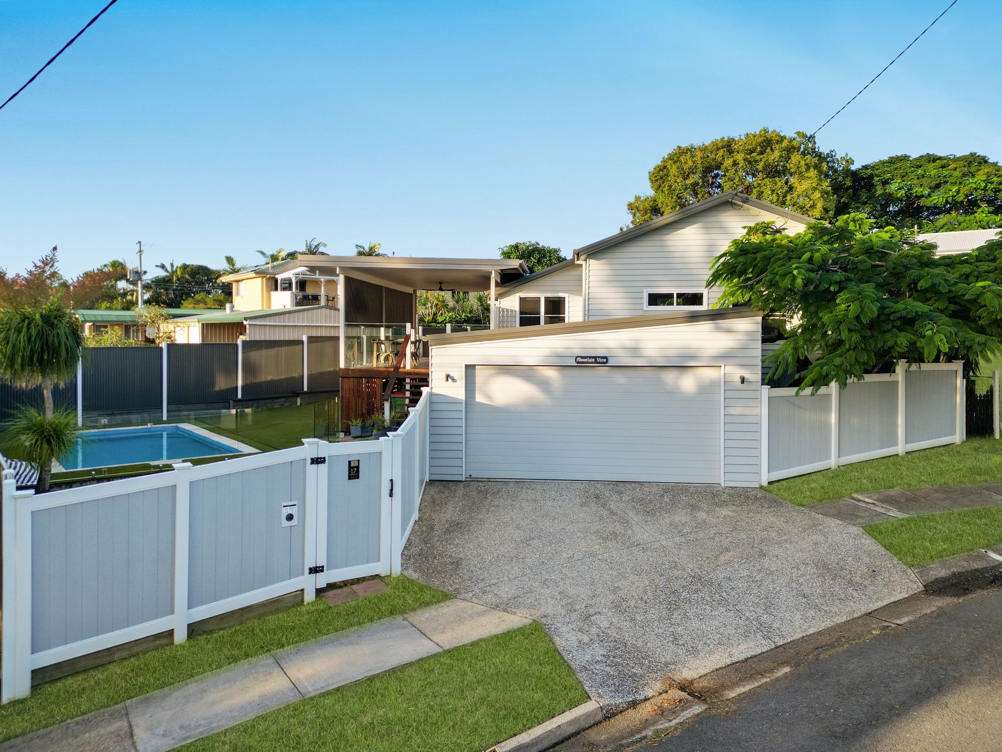17 Allden Avenue, Labrador, QLD 4215