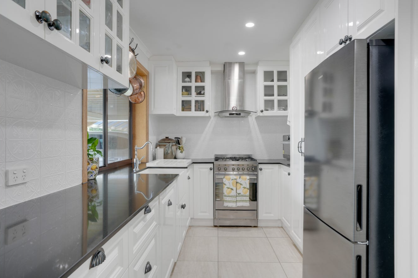 10 Bermudez Crescent — photo 8 of 15