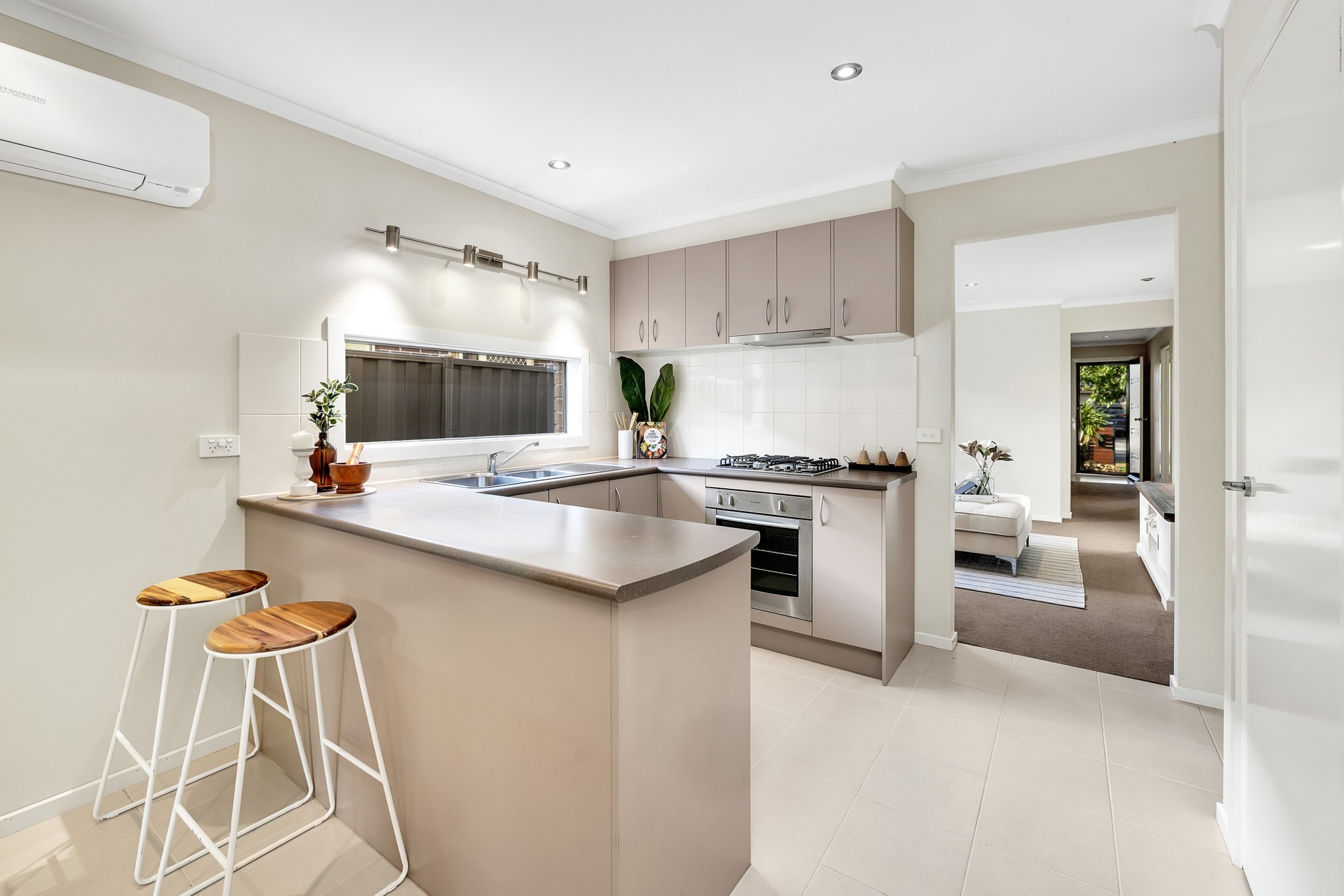 16 Gunyong Crescent, MANOR LAKES, VIC 3024