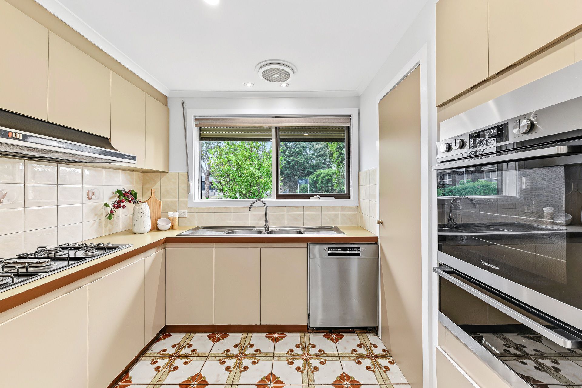24 Gladeswood Drive — photo 7 of 18