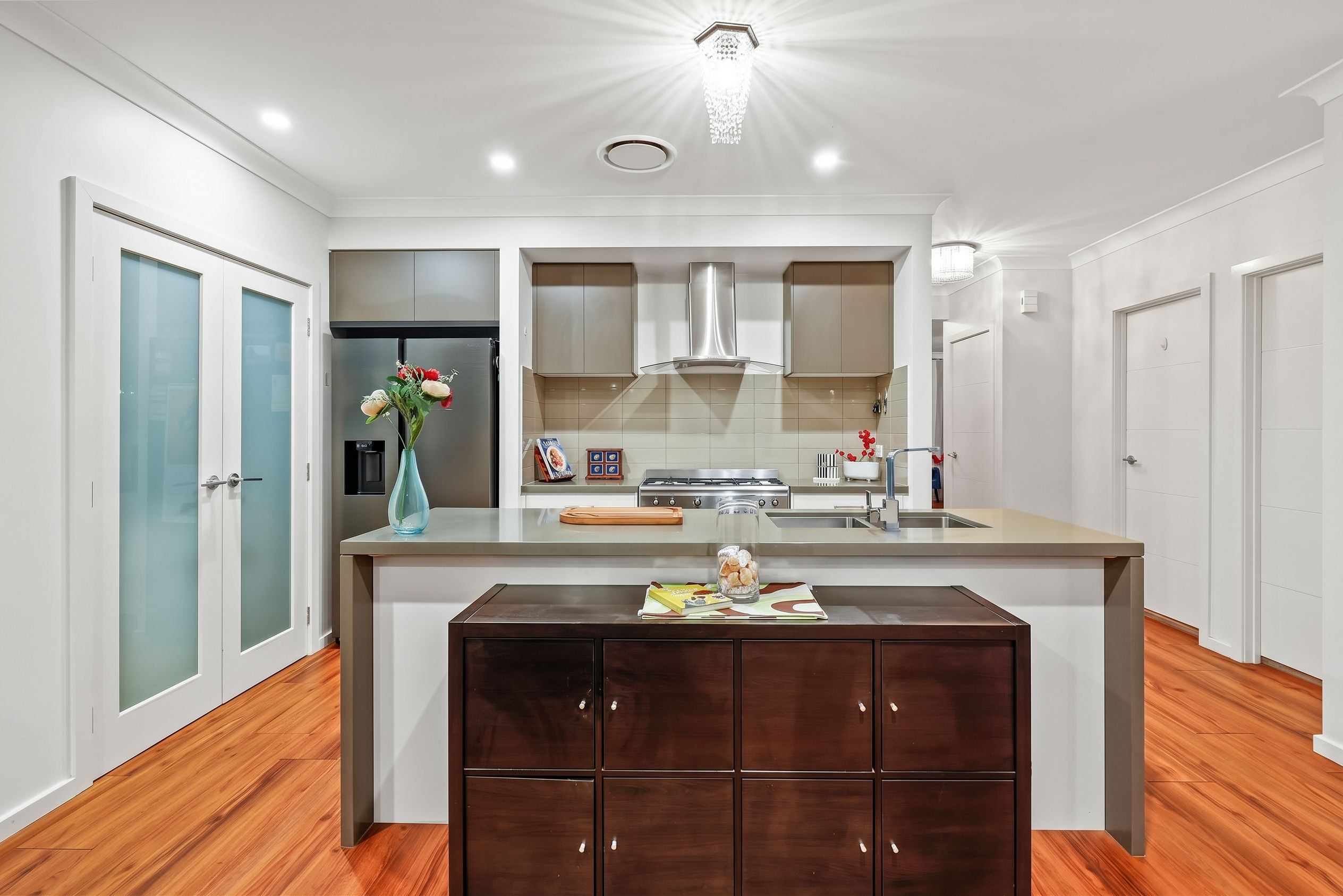 Immaculately Designed, Spacious Family Home on a Generous 416 sqm Block Of Land! — photo 5 of 17
