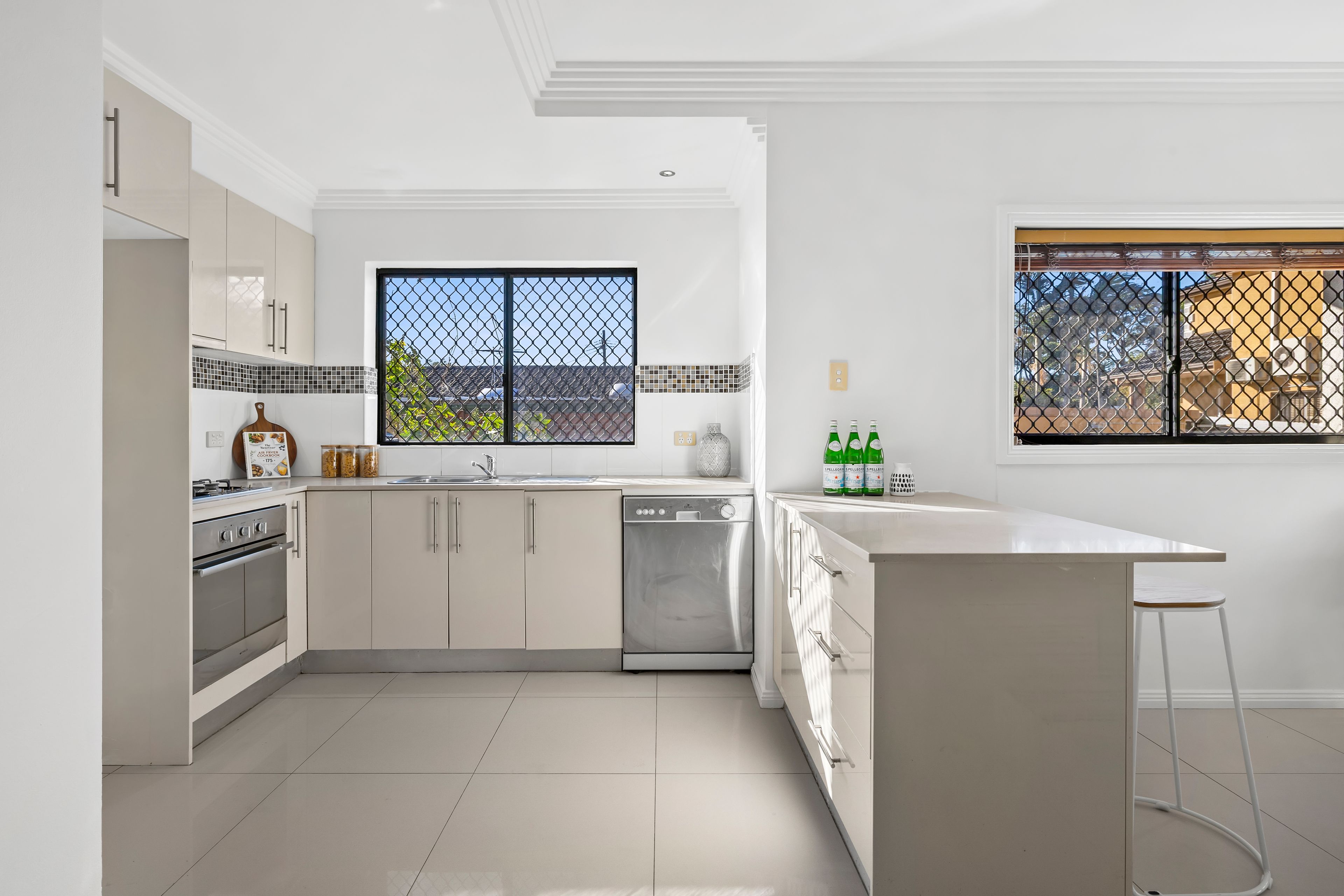 5/93-95 Burwood Road — photo 4 of 14