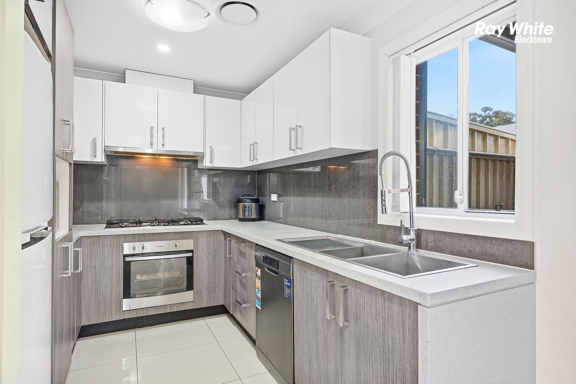 4/42 Highpoint Drive — photo 12 of 28