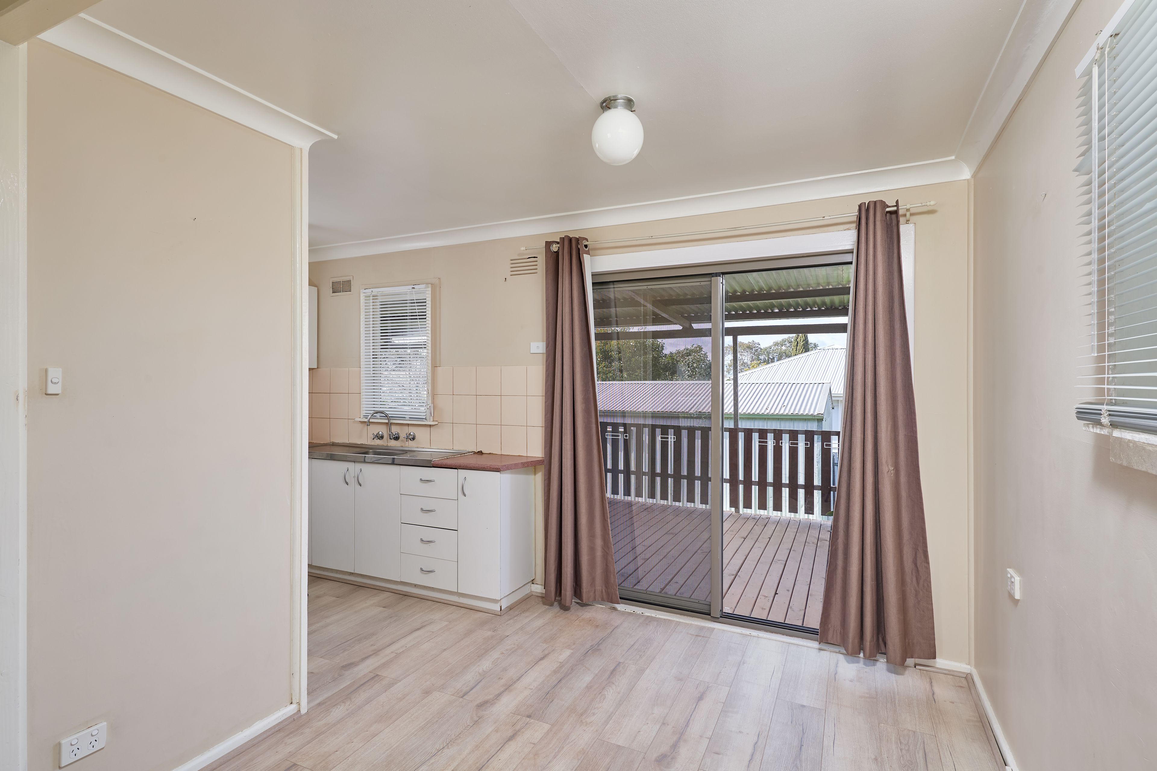 14 Tichborne Crescent, Kooringal, NSW 2650