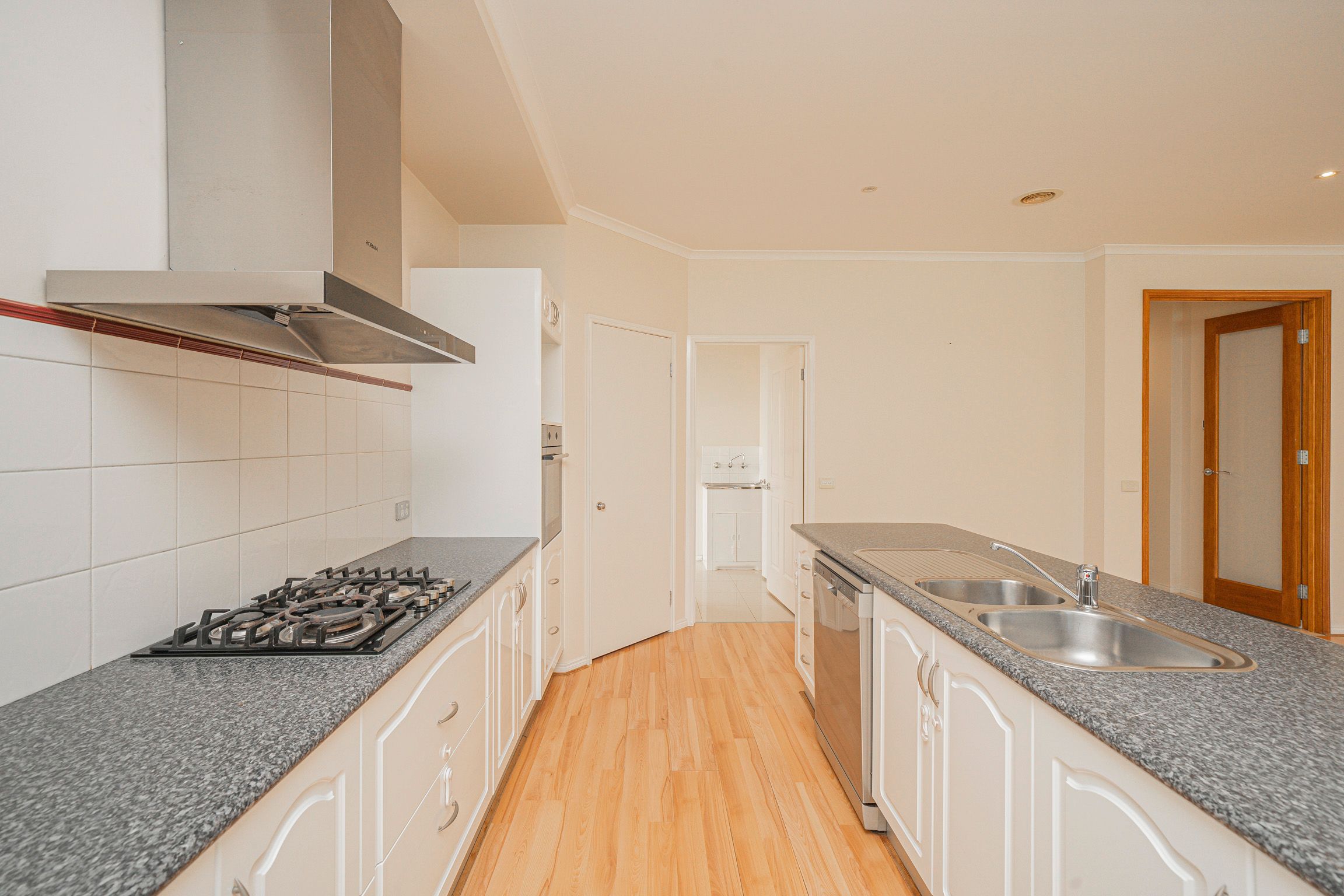 10 Lowanna Street — photo 5 of 17