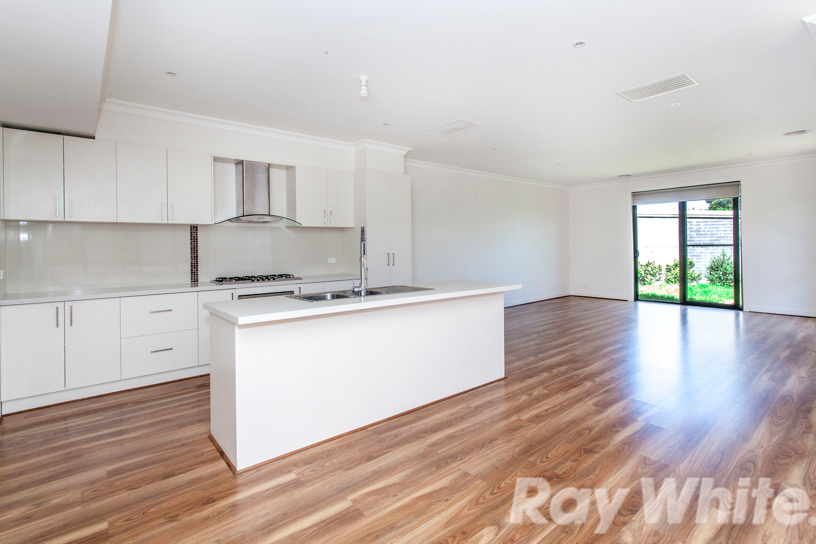 33 Swanson Crescent, Chadstone, VIC 3148
