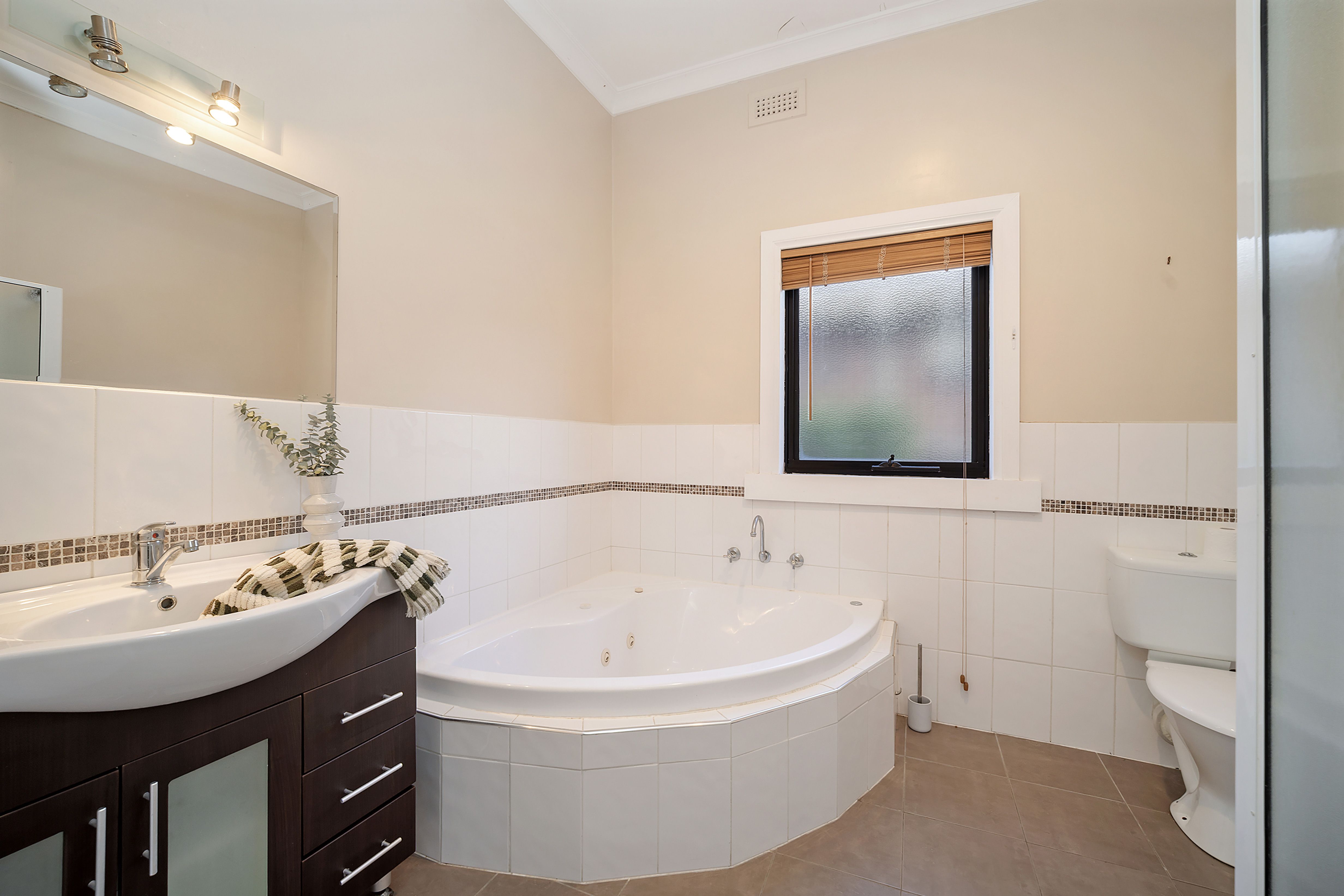 4 Eddington Street — photo 12 of 14