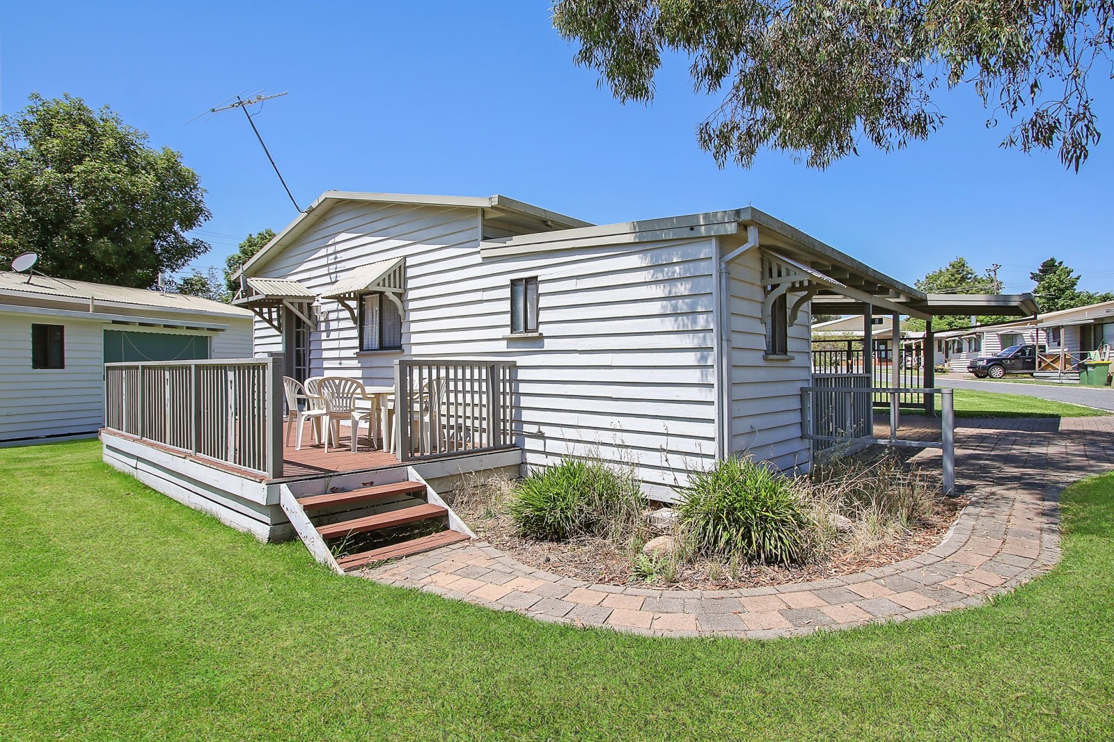 8 Spotted Gum Drive, Lake Hume Village, Albury, NSW 2640