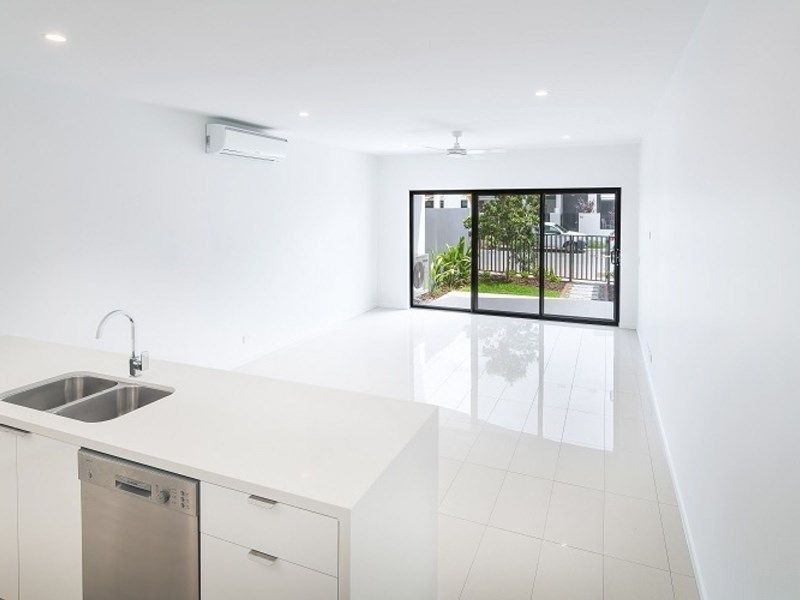 1 Marina Court, Hope Island, QLD 4212