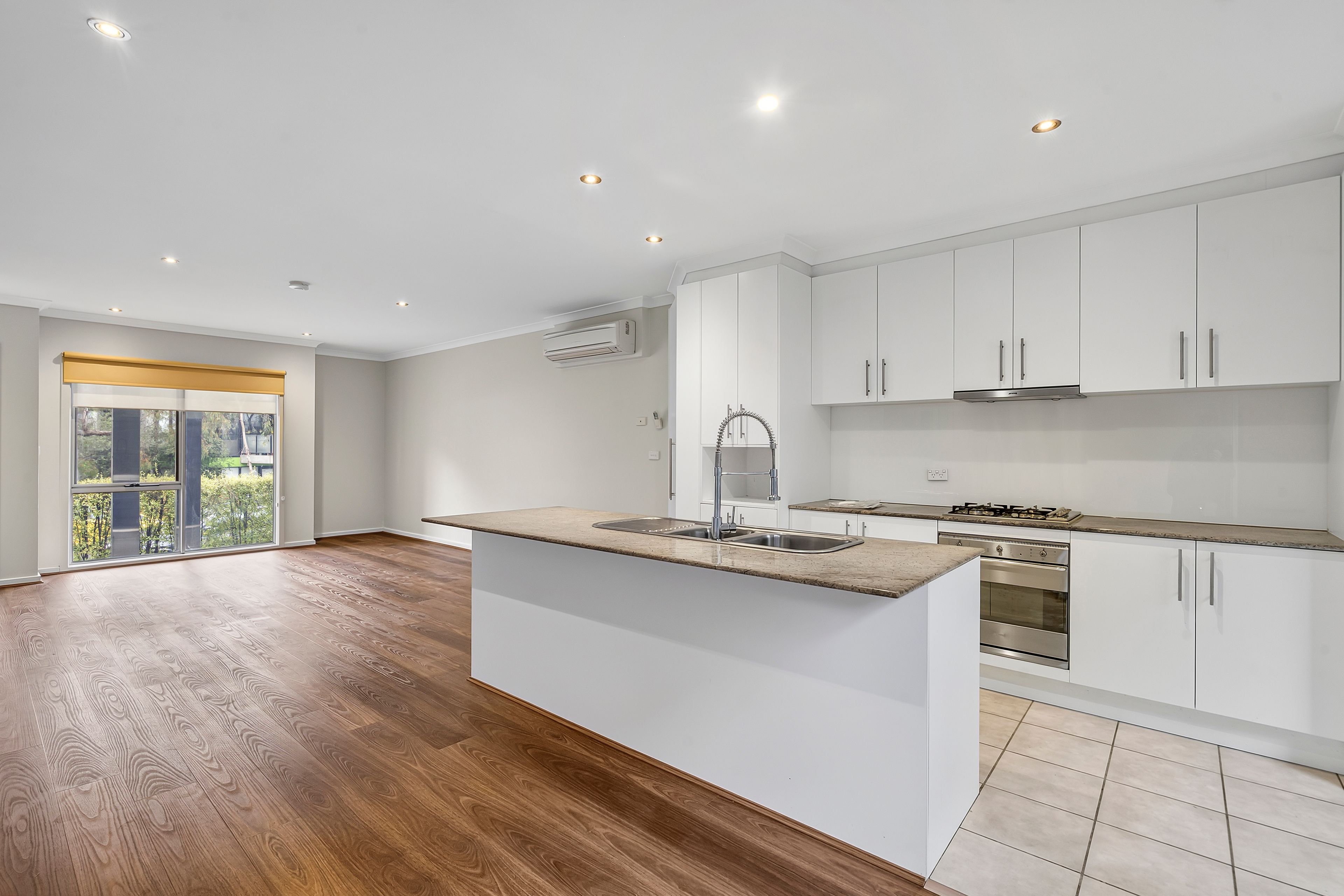 2/4A Duggan Street — photo 3 of 12