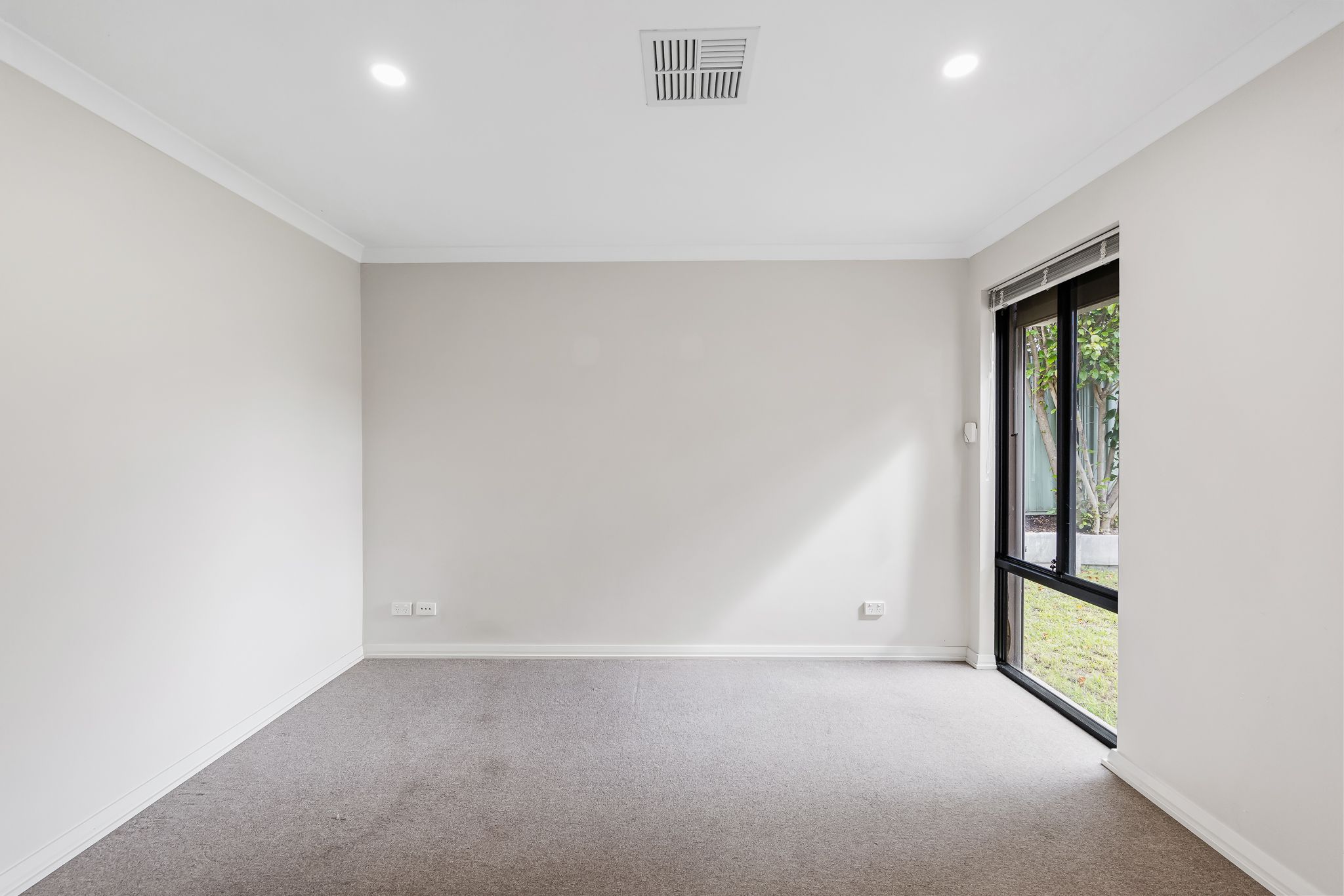 368 Sydenham Street — photo 11 of 23