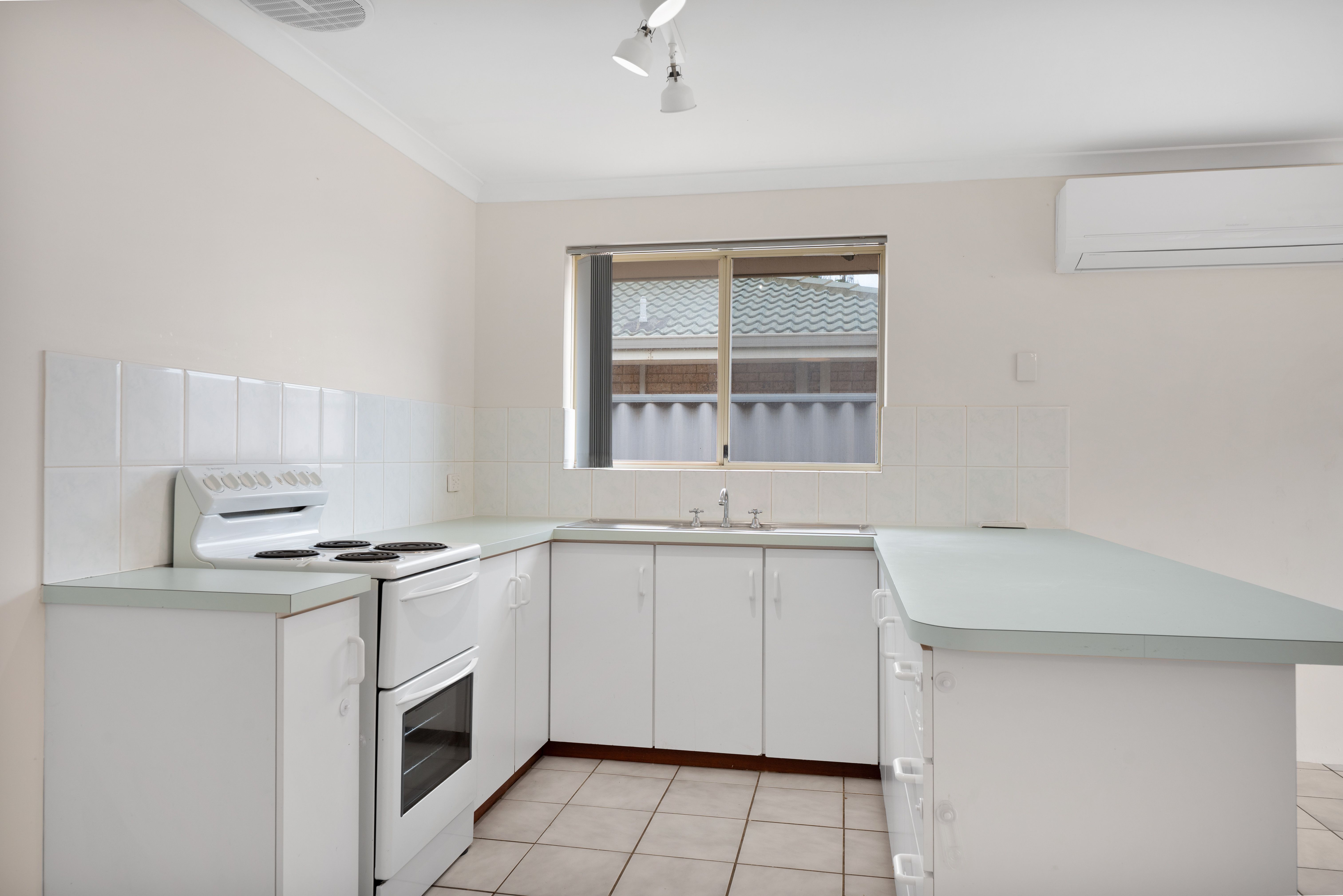 7/4 Mcdermott Avenue, Wandina, WA 6530