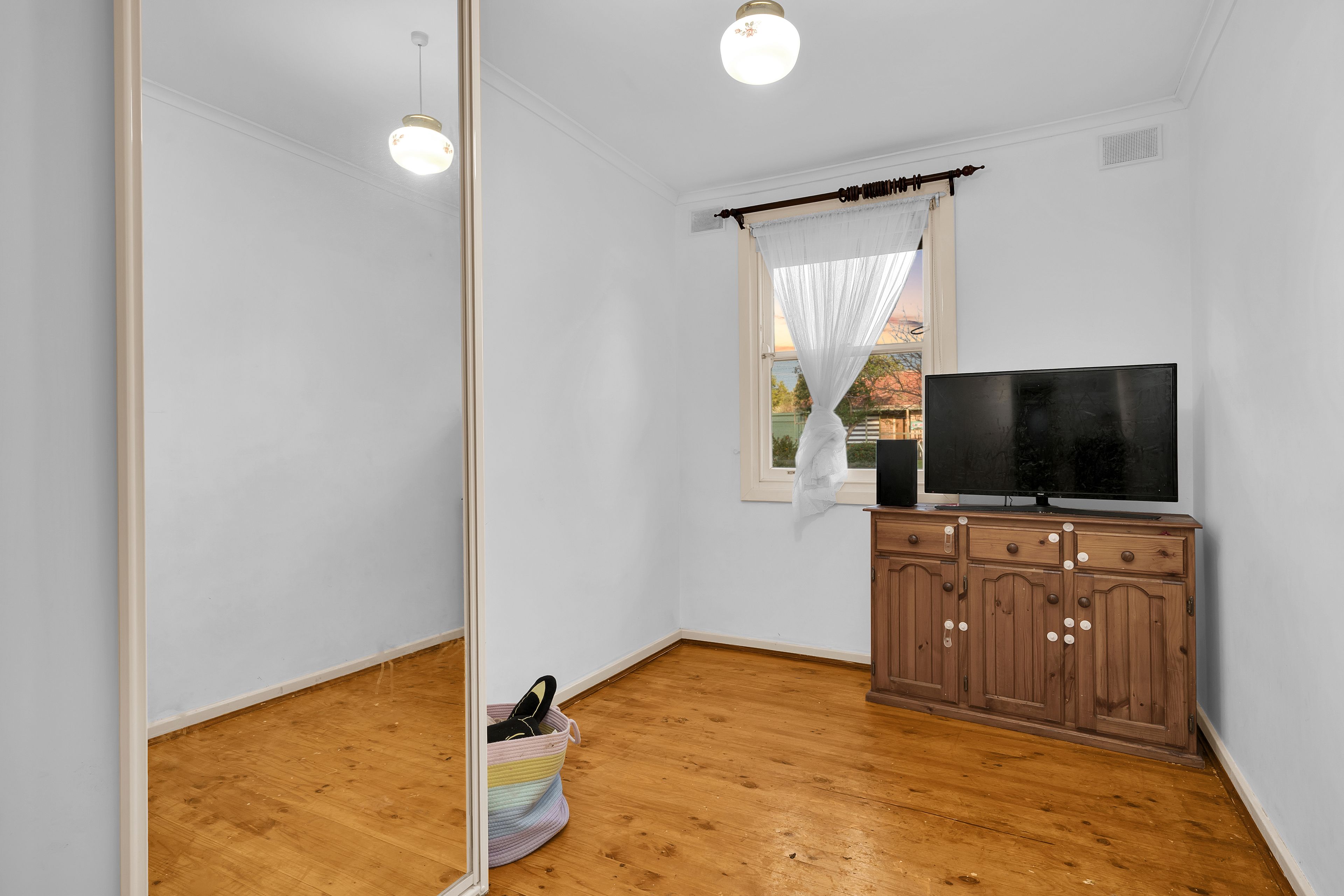 16 Burley Road — photo 13 of 19