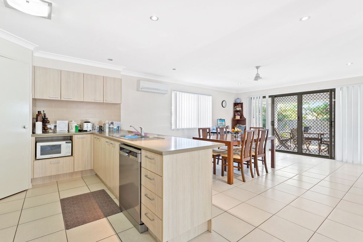11 Riviera Crescent, North Lakes, QLD 4509