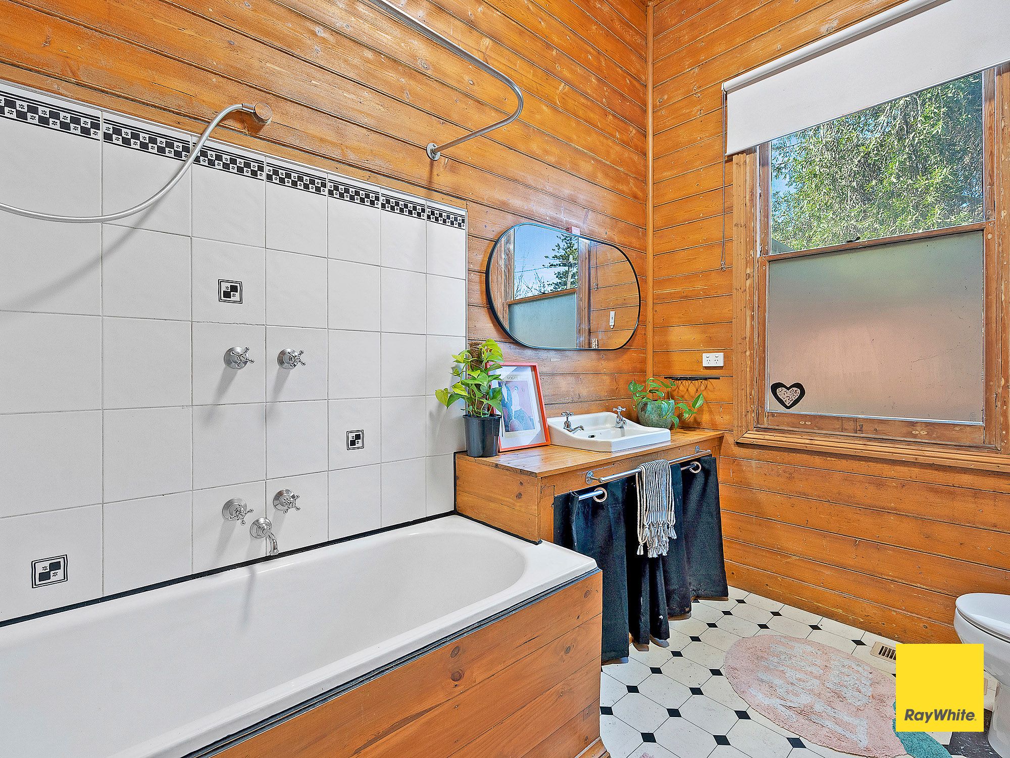 82 Gladstone Street — photo 10 of 18