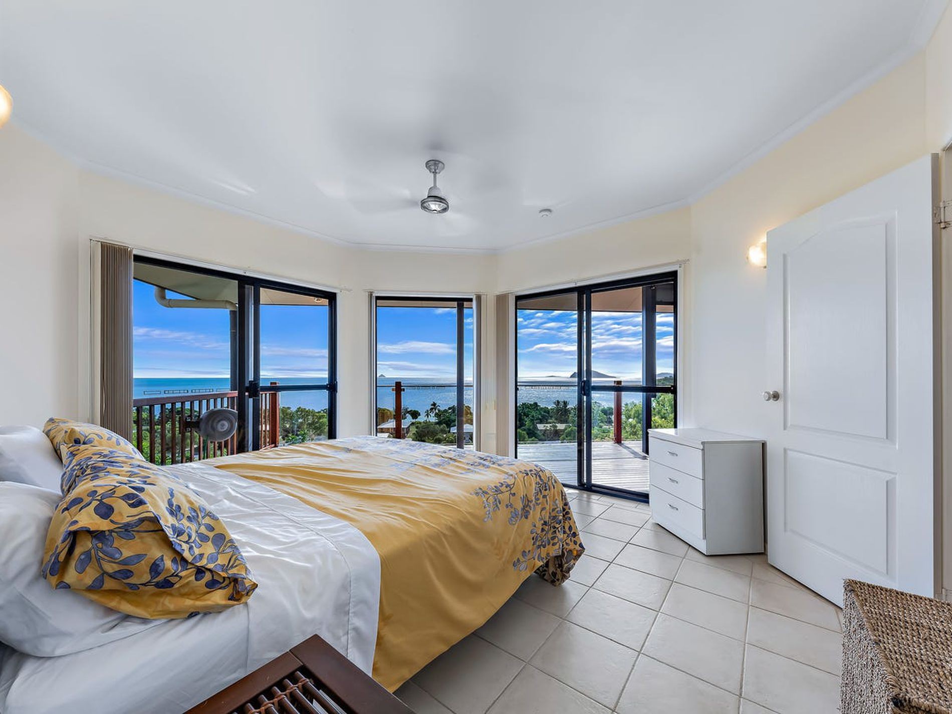 13 Blackcurrant Drive, Hideaway Bay, QLD 4800