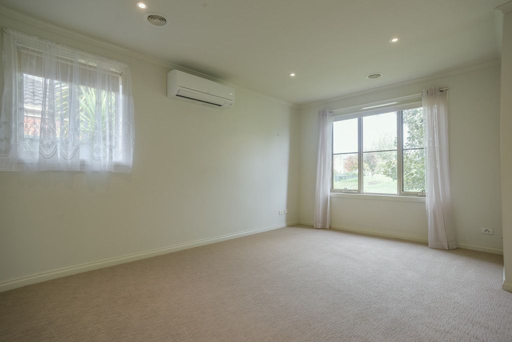 22 Somerset Avenue, Lake Gardens, VIC 3355