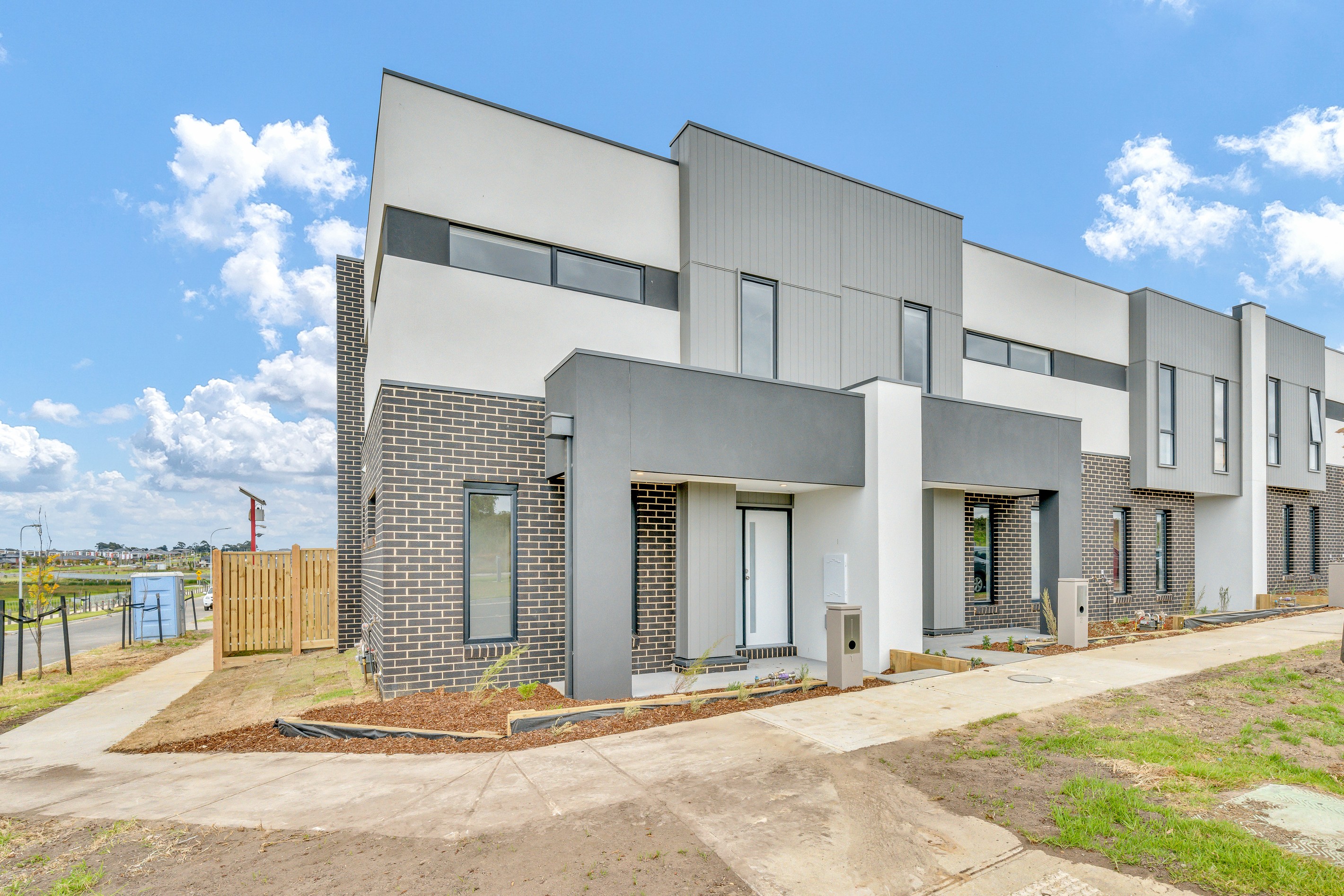 1 Talmalmo Lane, Clyde North, VIC 3978
