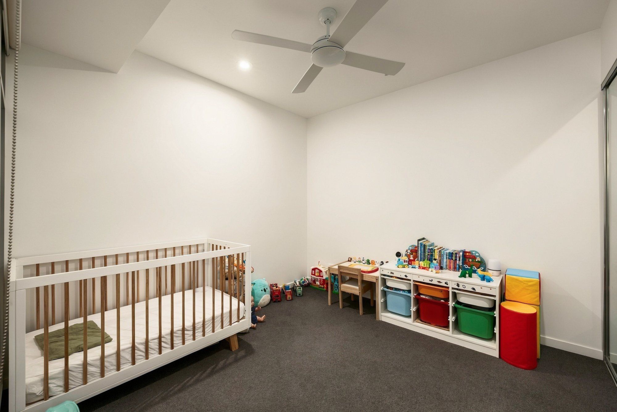 1201/31 Musk Avenue — photo 7 of 16