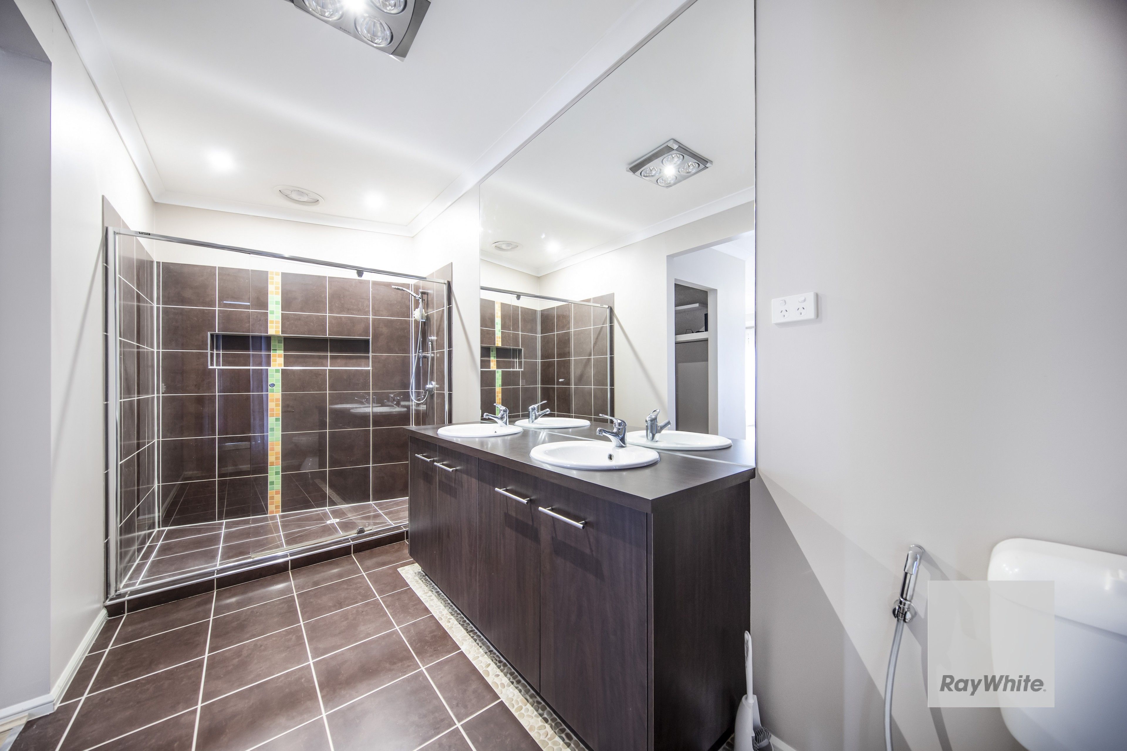 18 Kingston Drive — photo 3 of 8