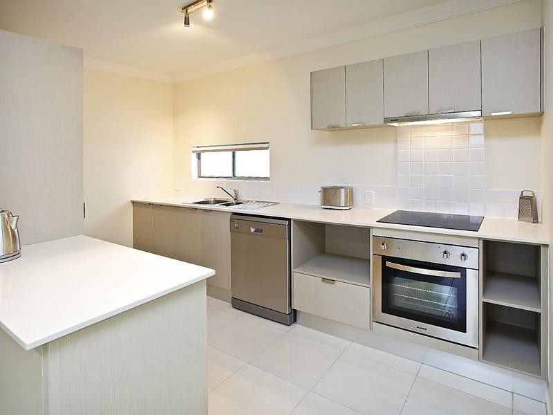 4/17 Hilltop Court, Carina, QLD 4152