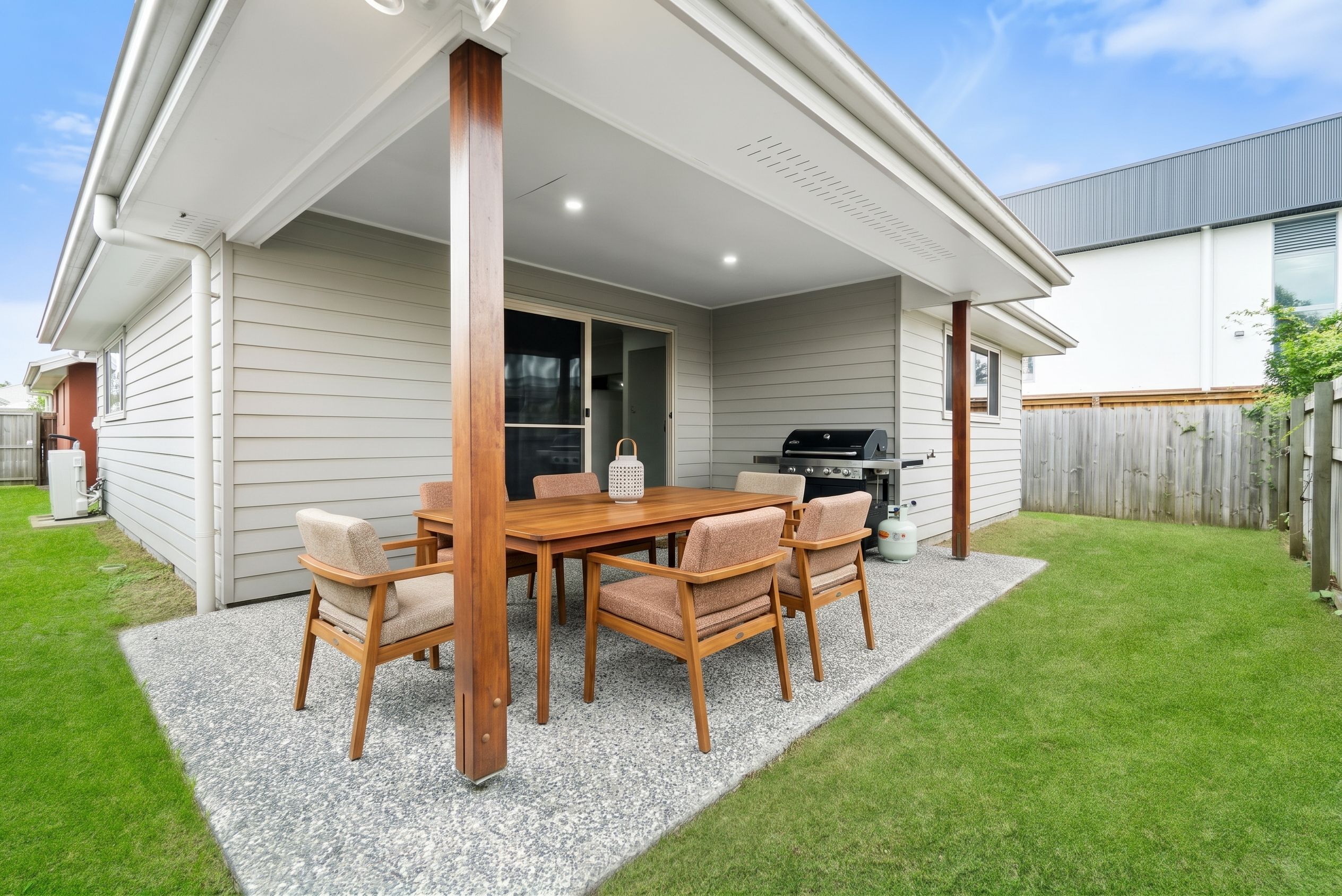 16 Hollyoak Crescent — photo 15 of 15